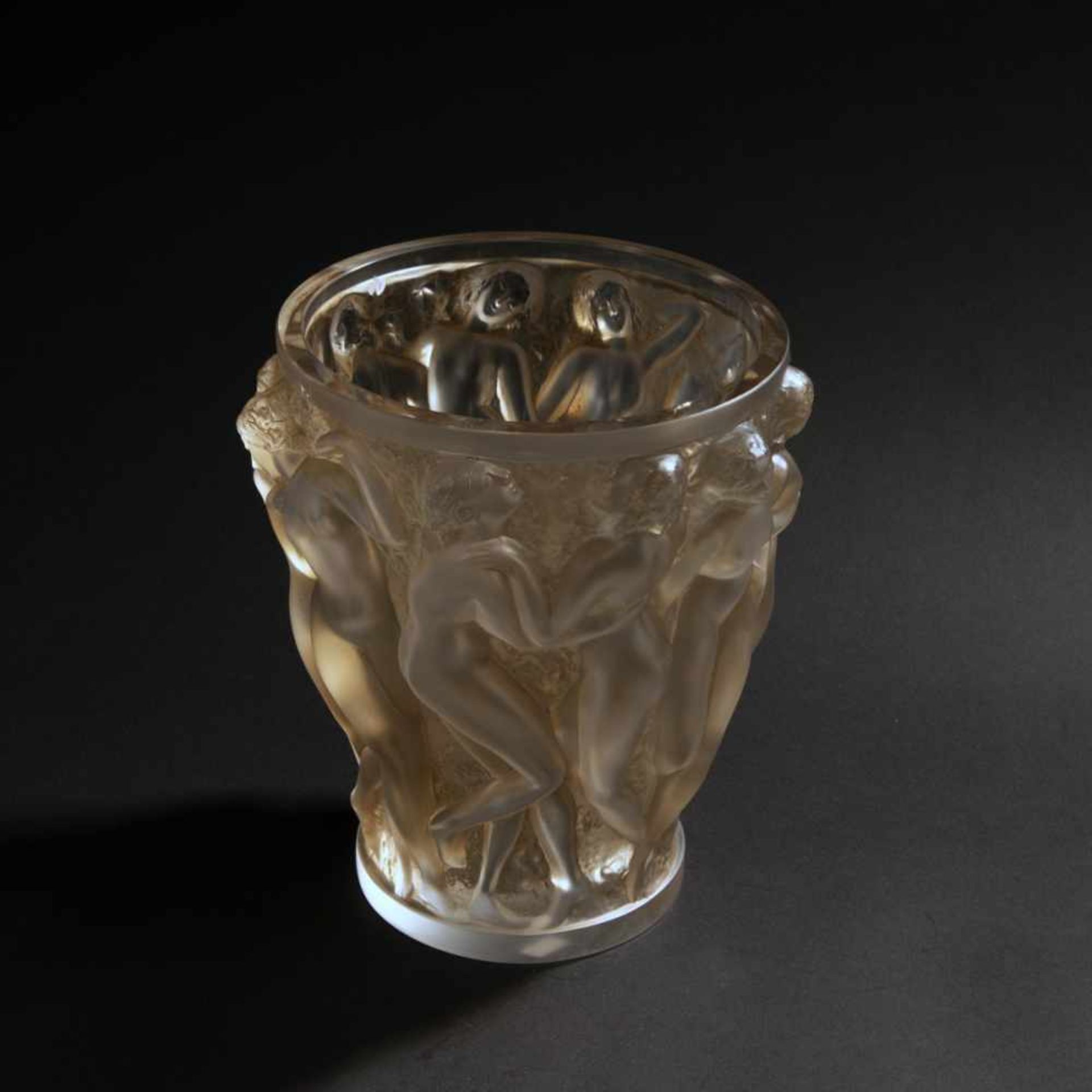 René Lalique, 'Bacchantes' vase, 1927'Bacchantes' vase, 1927H. 24 cm. Clear moulded glass, satined - Bild 2 aus 3