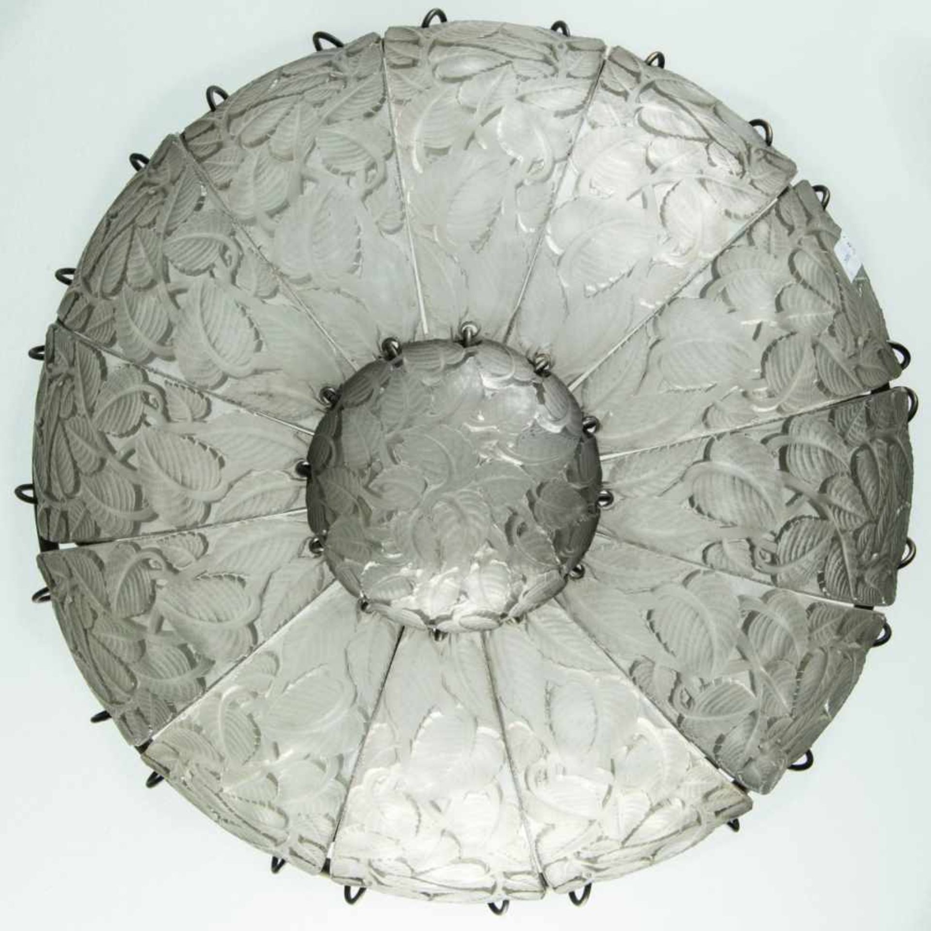 René Lalique, 'Feuilles de Charme' ceiling light, 1921'Feuilles de Charme' ceiling light, 1921H. - Bild 2 aus 3