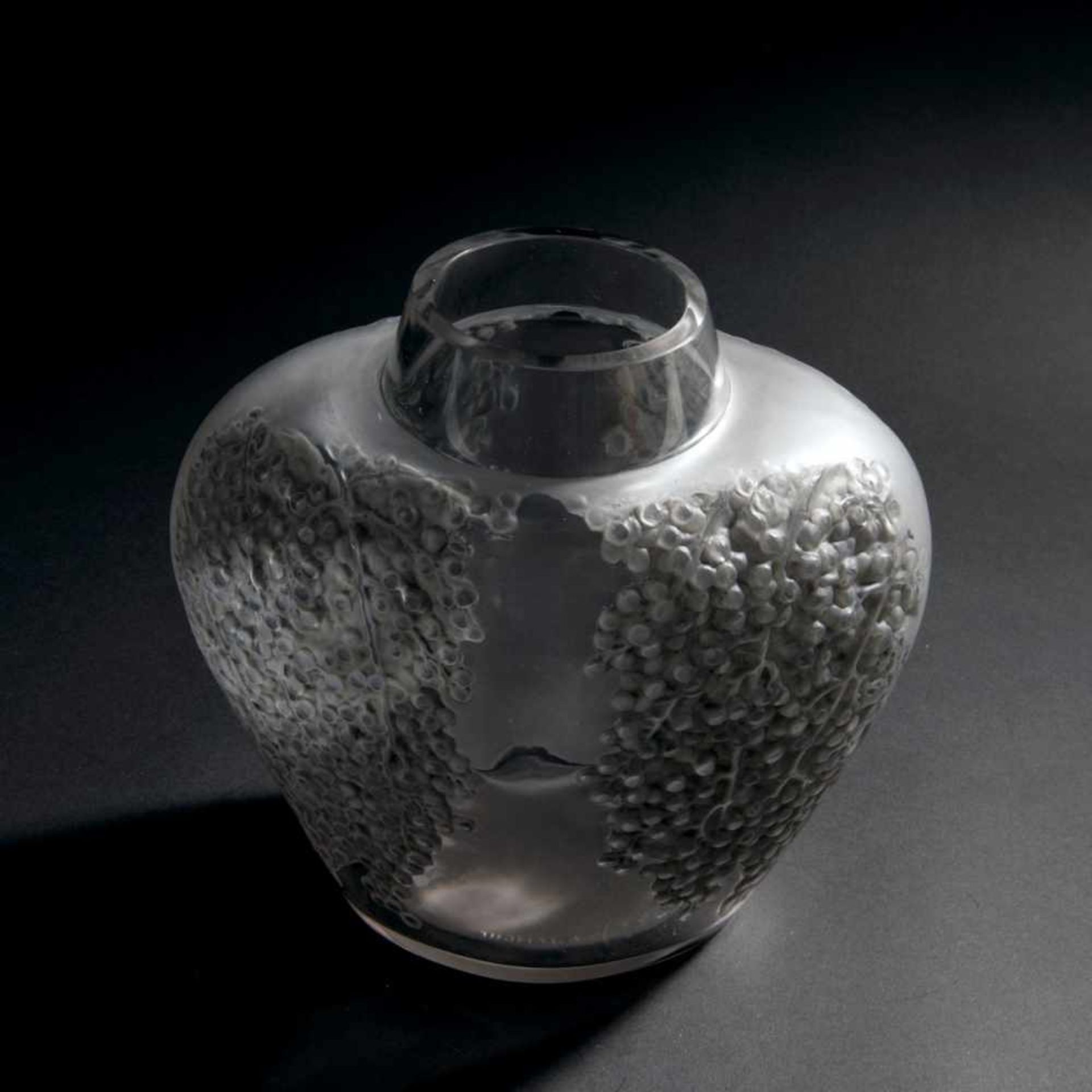 René Lalique, 'Poivre' vase, 1921'Poivre' vase, 1921H. 24.5 cm. Clear mould-blown glass, satined, - Bild 2 aus 3