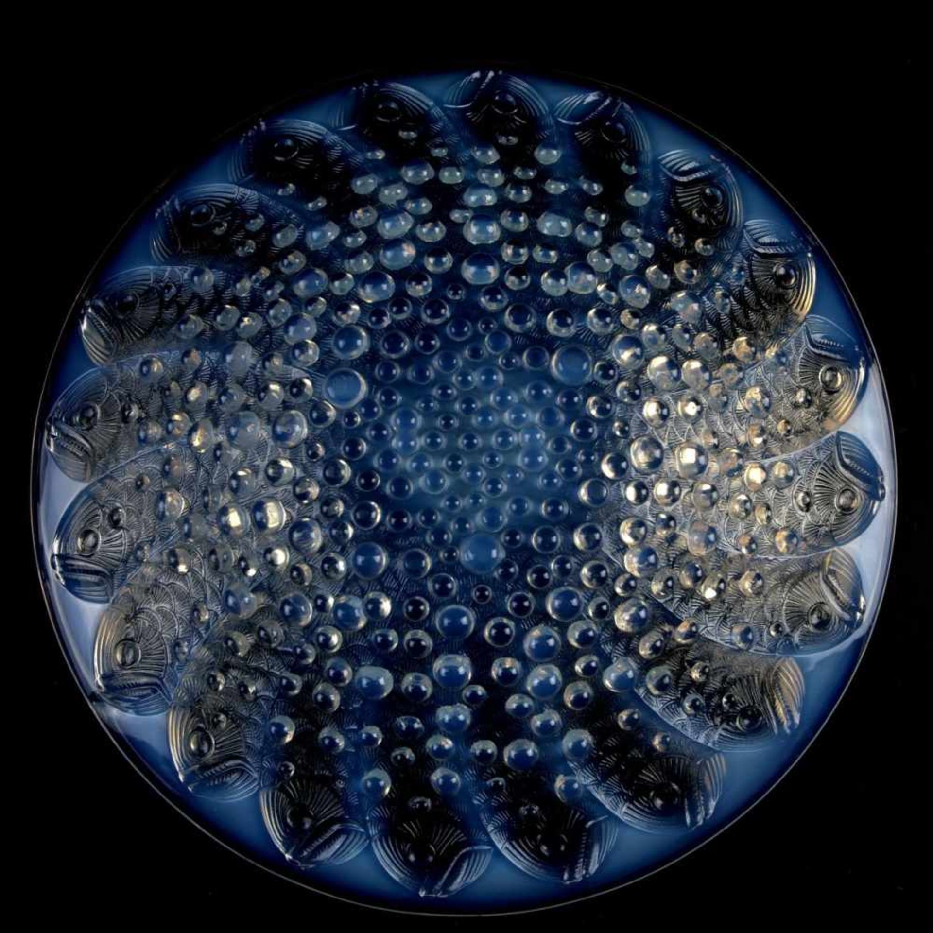 René Lalique, 'Roscoff' bowl, 1932'Roscoff' bowl, 1932D. 35.5 cm. Clear moulded glass, opalescent. - Bild 2 aus 2