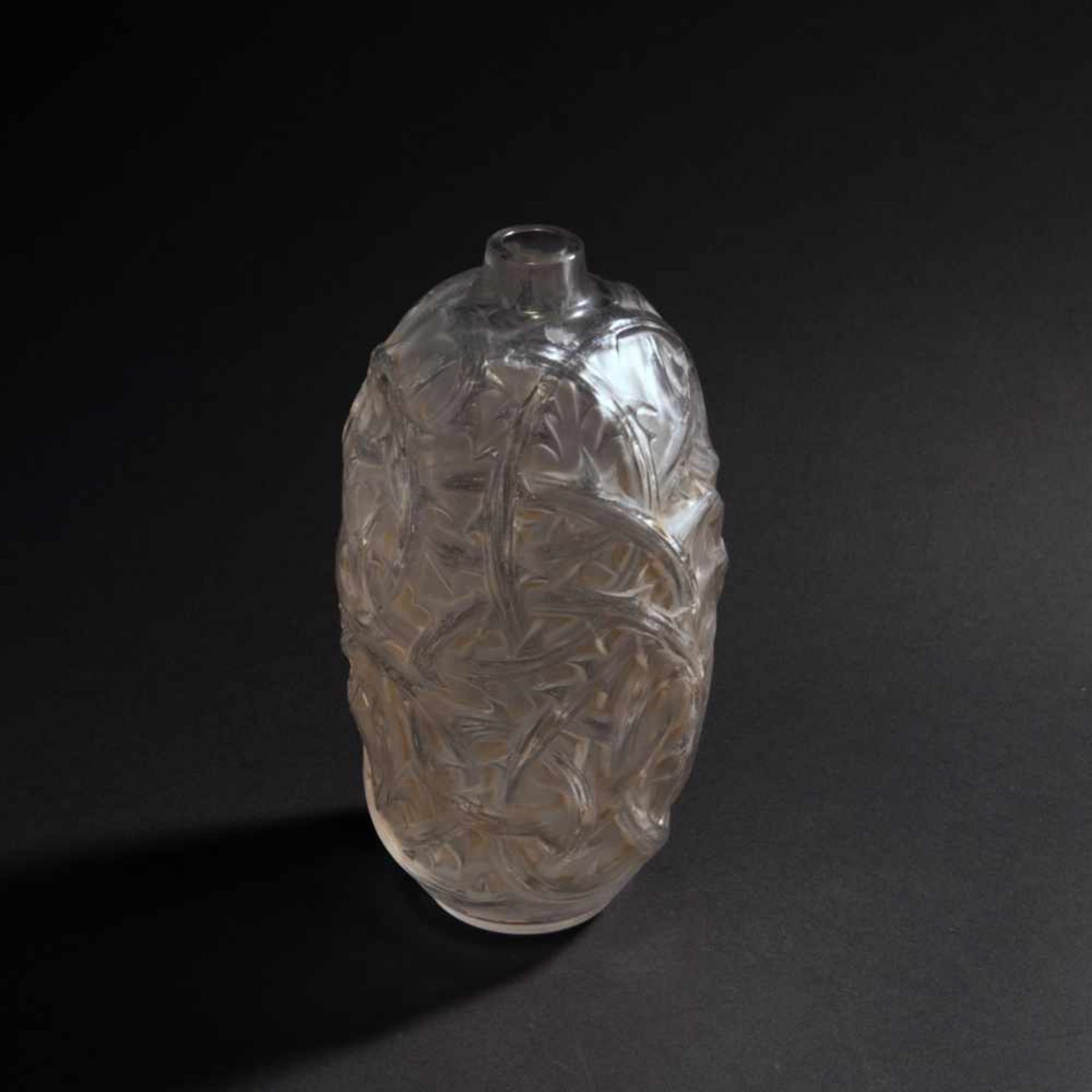 René Lalique, 'Ronces' vase, 1921'Ronces' vase, 1921H. 23.5 cm. Clear mould-blown glass, partially - Bild 2 aus 3