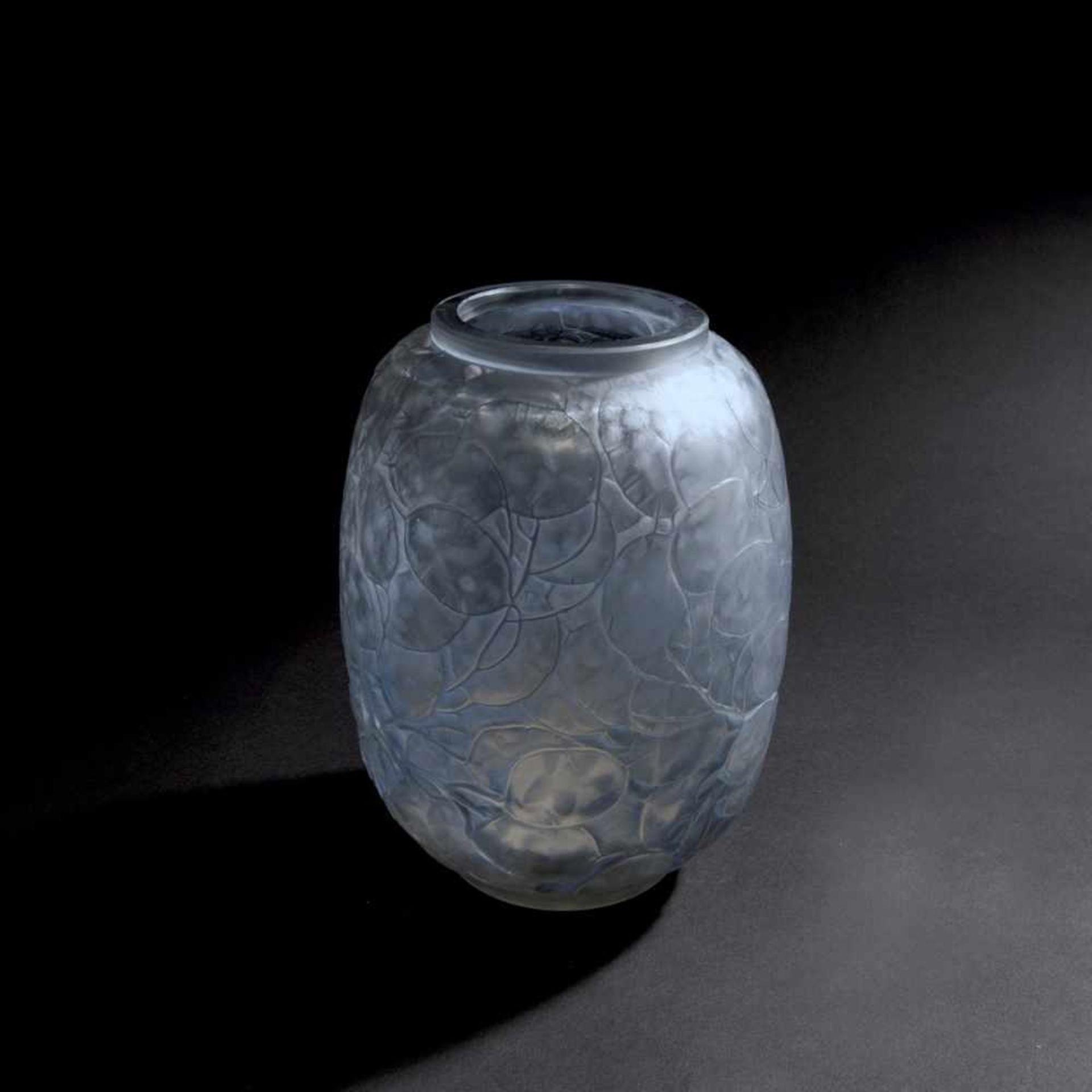 René Lalique, 'Monnaie du pape' vase, 1914'Monnaie du pape' vase, 1914H. 23.2 cm. Clear mould- - Bild 2 aus 4