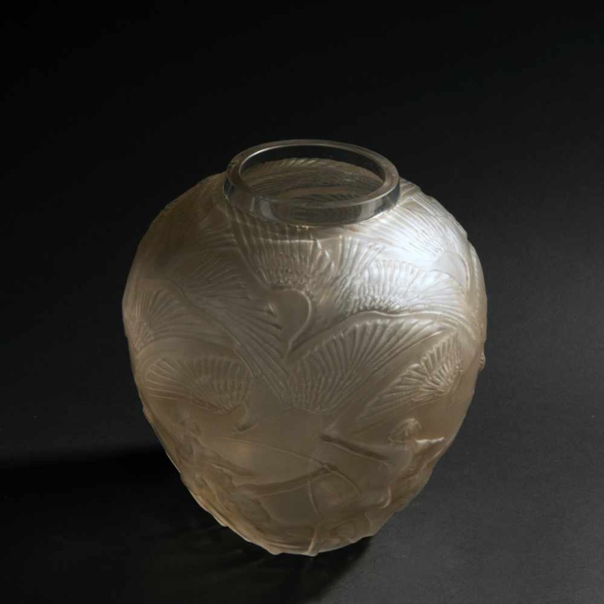 René Lalique, 'Archers' vase, 1921'Archers' vase, 1921H. 26.5 cm. Clear model-blown glass, - Bild 2 aus 3