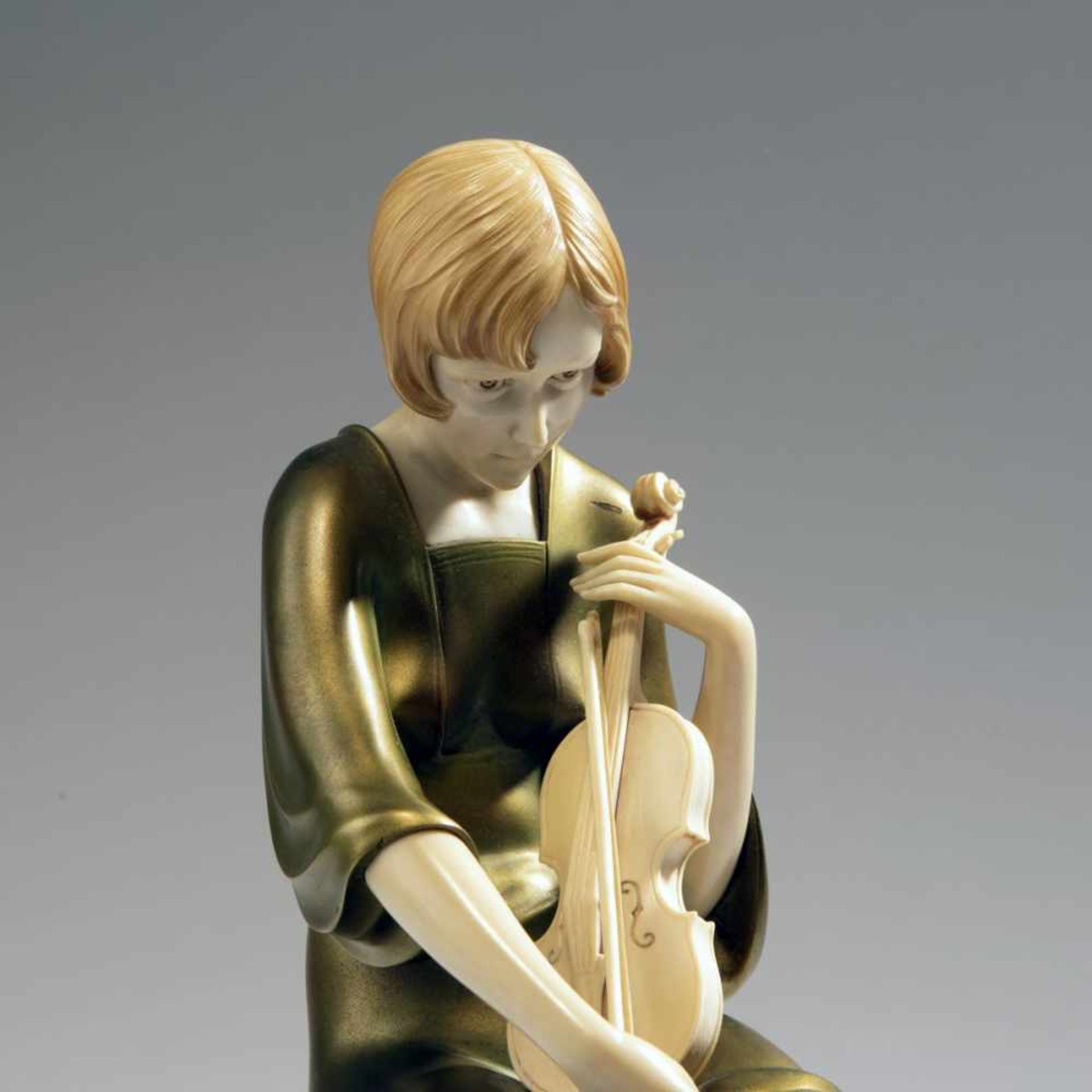 Paul Philippe, 'Violin Player', c. 1920'Violin Player', c. 1920H. 30 cm, 24.7 x 12.9 cm (incl. - Bild 6 aus 7