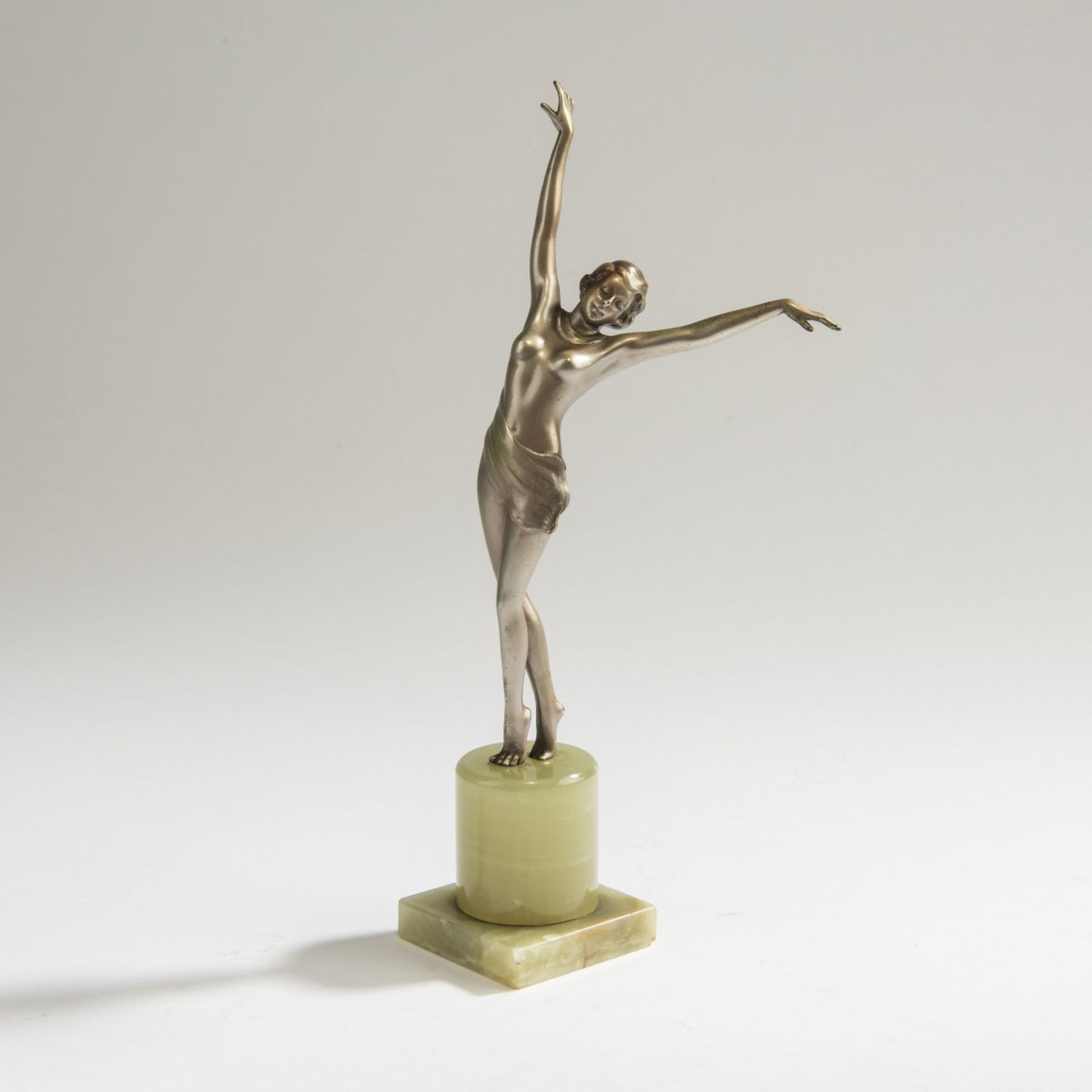 Austria, Dancer, 1920sDancer, 1920sH. 22.2 cm (with base). Cold-painted bronze. Unsign. Onyx base. - Bild 2 aus 5