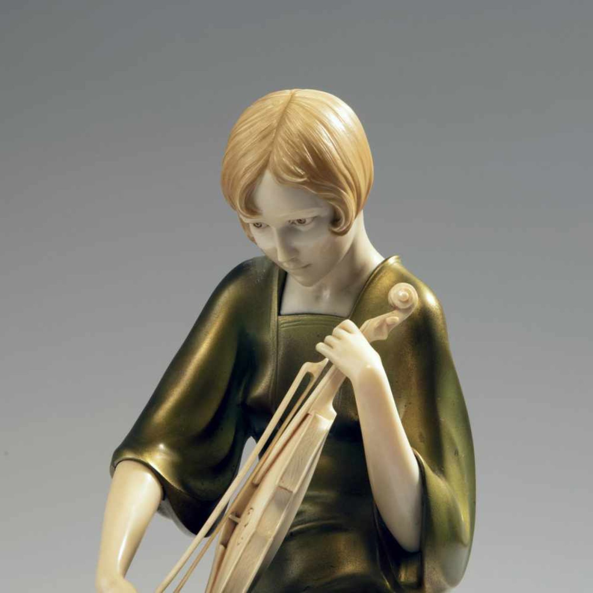 Paul Philippe, 'Violin Player', c. 1920'Violin Player', c. 1920H. 30 cm, 24.7 x 12.9 cm (incl. - Bild 5 aus 7