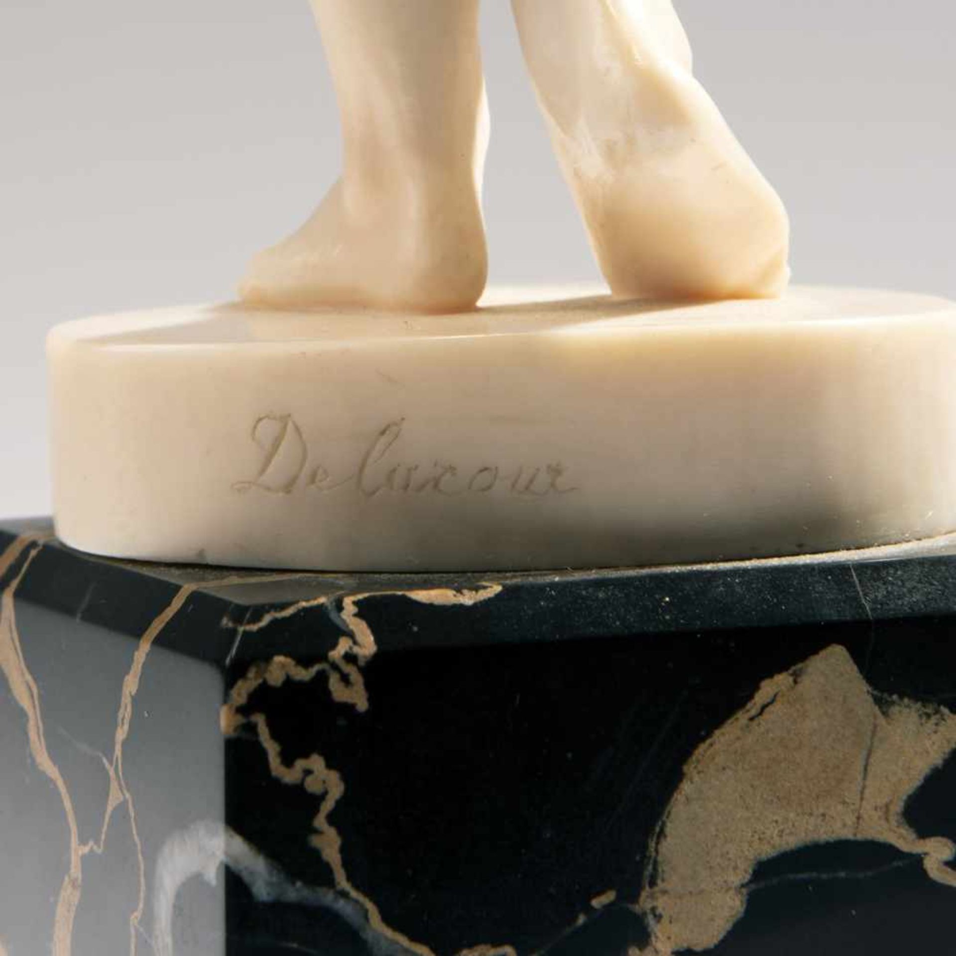Clovis Delacour, 'Phryne', c. 1900'Phryne', c. 1900H. 36 cm (incl. base). Carved ivory. Plinth - Bild 7 aus 7