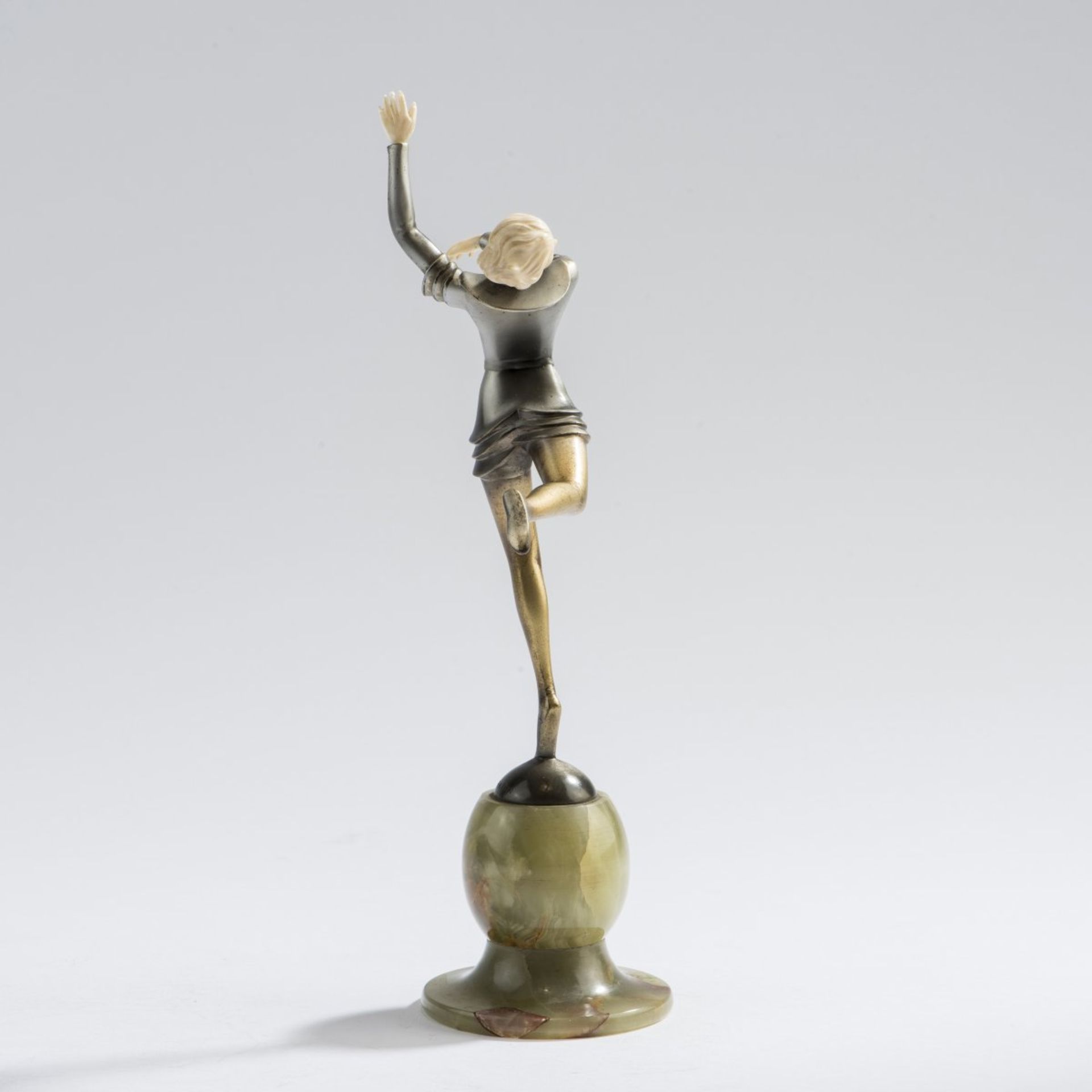 Stefan Dakon, 'Dancer', 1920s'Dancer', 1920sIn a short dress, in a pose on one leg. H. 25,9 cm (with - Bild 2 aus 5