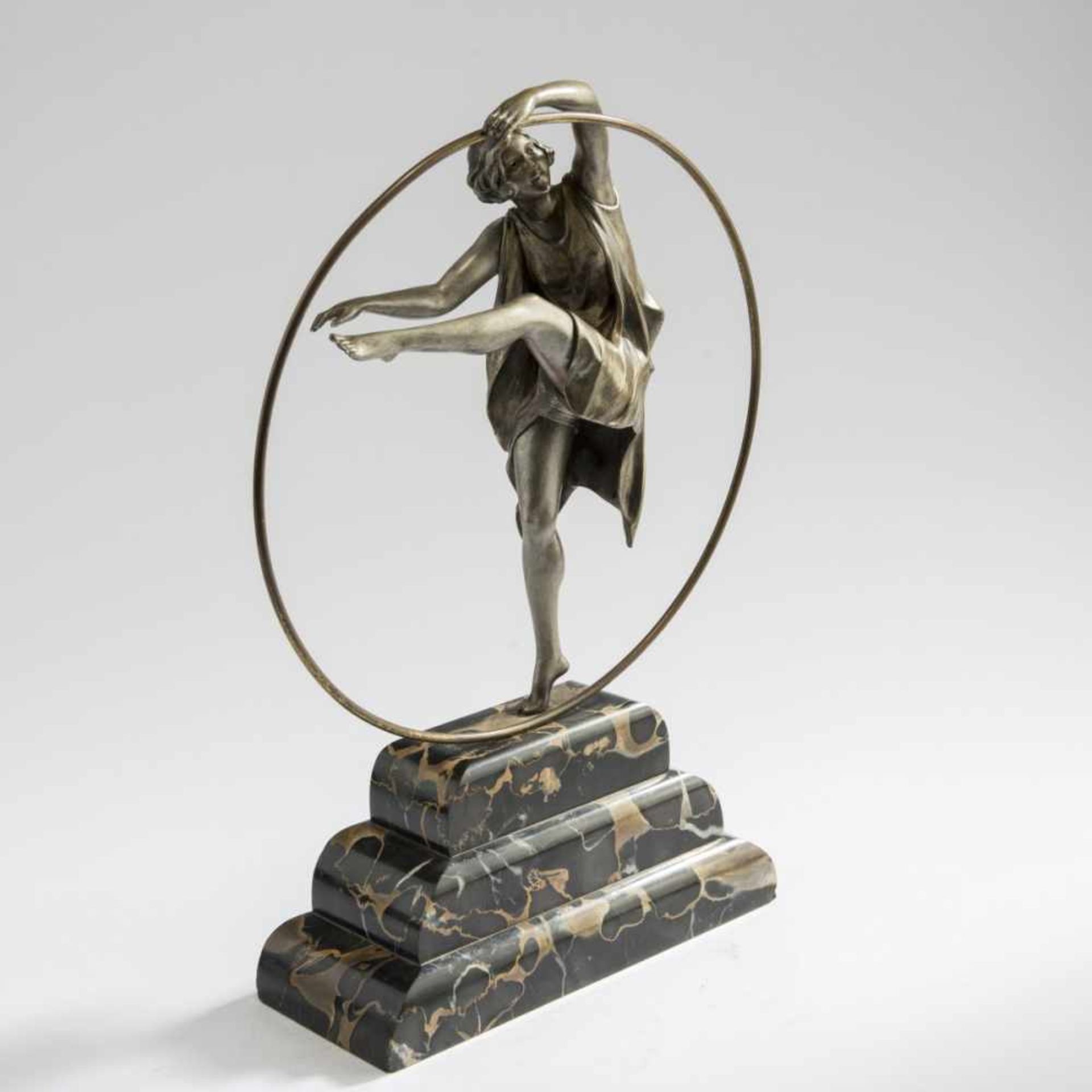 Armand Godard, 'Georgian Dancer', c. 1925'Georgian Dancer', c. 1925H. 43 cm (with base). Cold- - Bild 3 aus 5