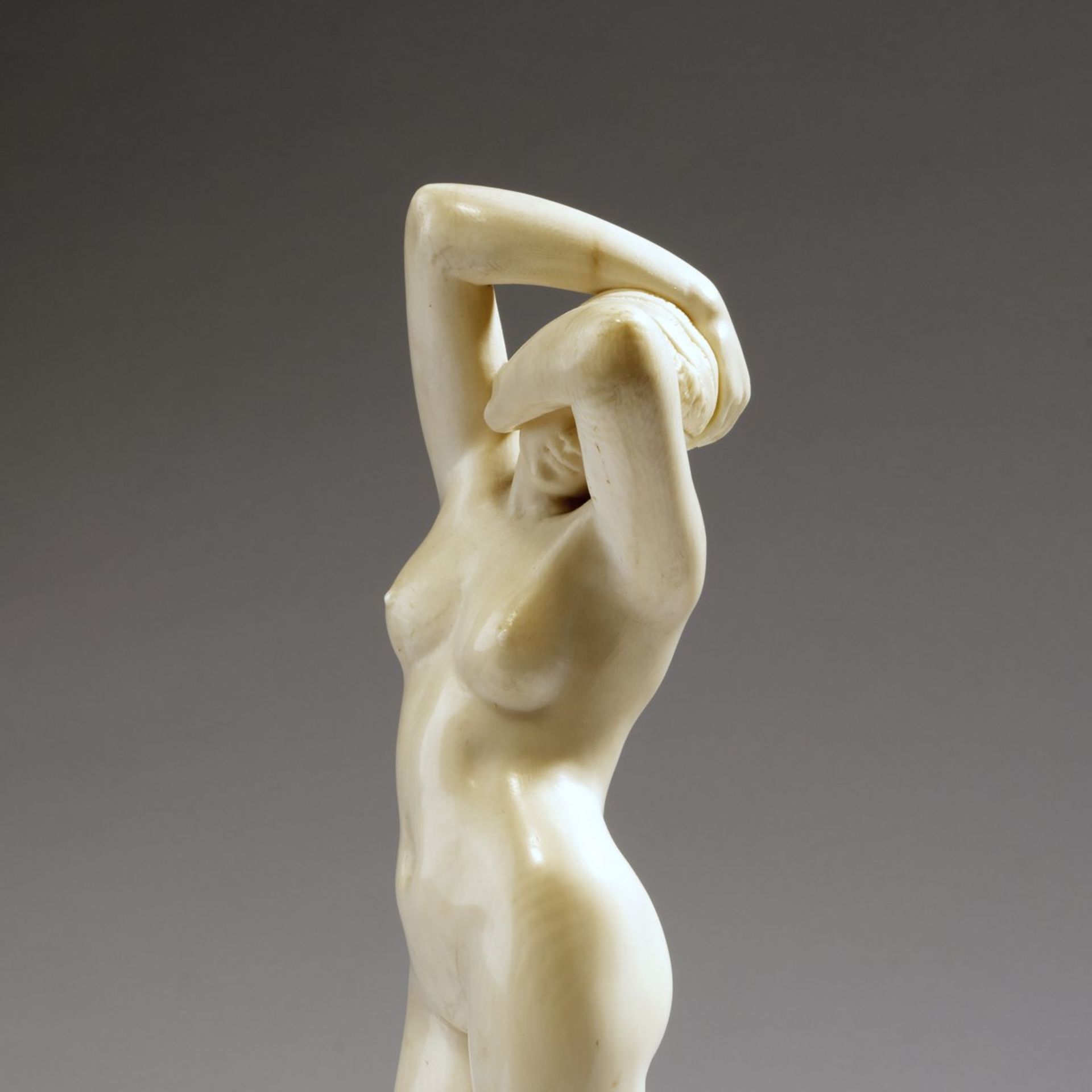 Clovis Delacour, 'Phryne', c. 1900'Phryne', c. 1900H. 36 cm (incl. base). Carved ivory. Plinth - Bild 5 aus 7