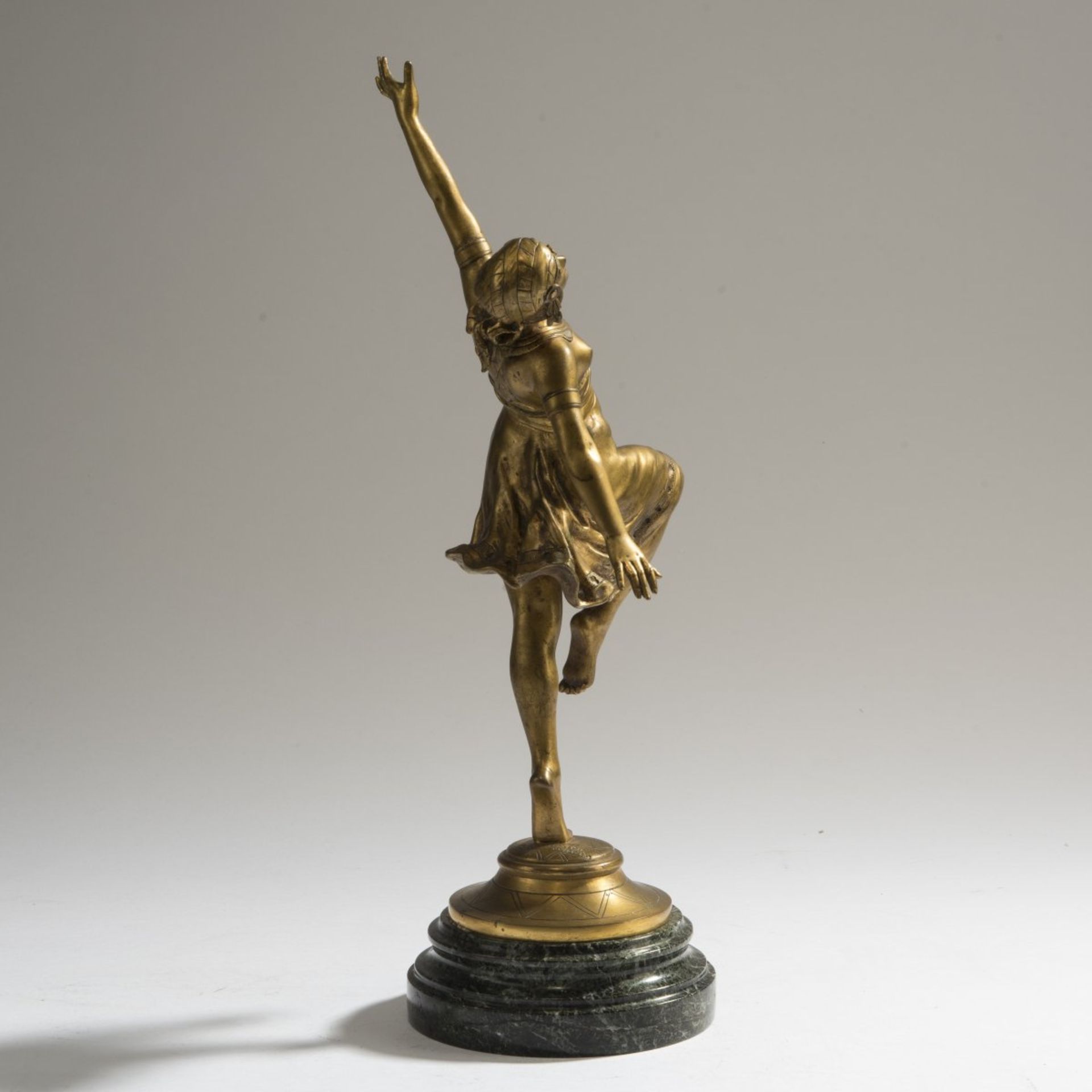 J. Garnier-Villain, Dancer, 1920sDancer, 1920sH. 37.3 cm (with base). Cold-painted bronze. Plinth - Bild 4 aus 5