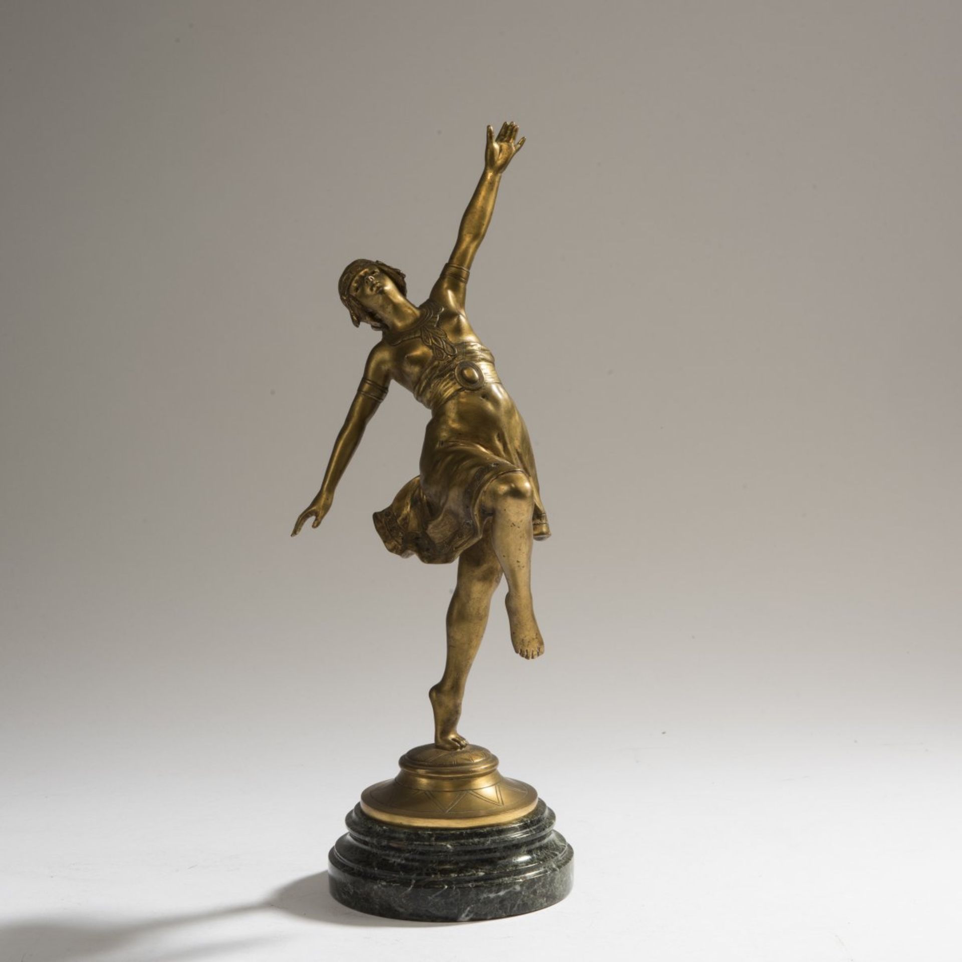 J. Garnier-Villain, Dancer, 1920sDancer, 1920sH. 37.3 cm (with base). Cold-painted bronze. Plinth - Bild 2 aus 5