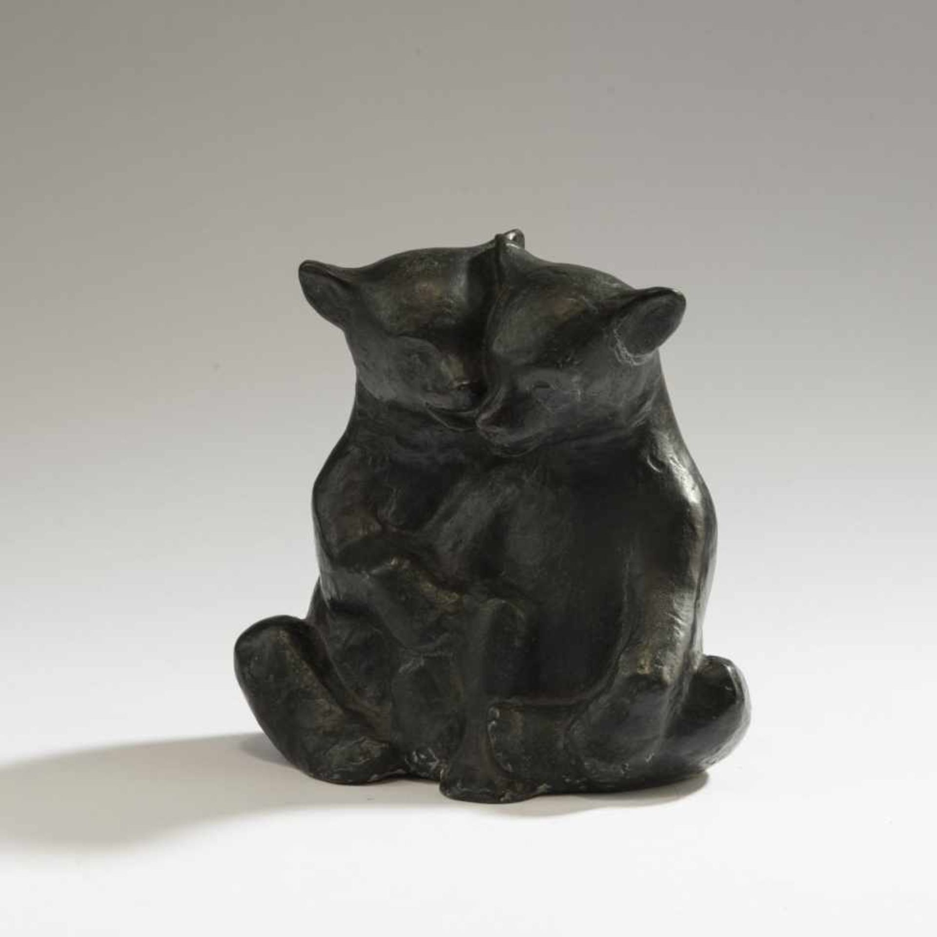 Fritz Szalinski, Two bear cubs, c. 1930Two bear cubs, c. 1930H. 19 cm. Bronze, patinated black. - Bild 2 aus 4