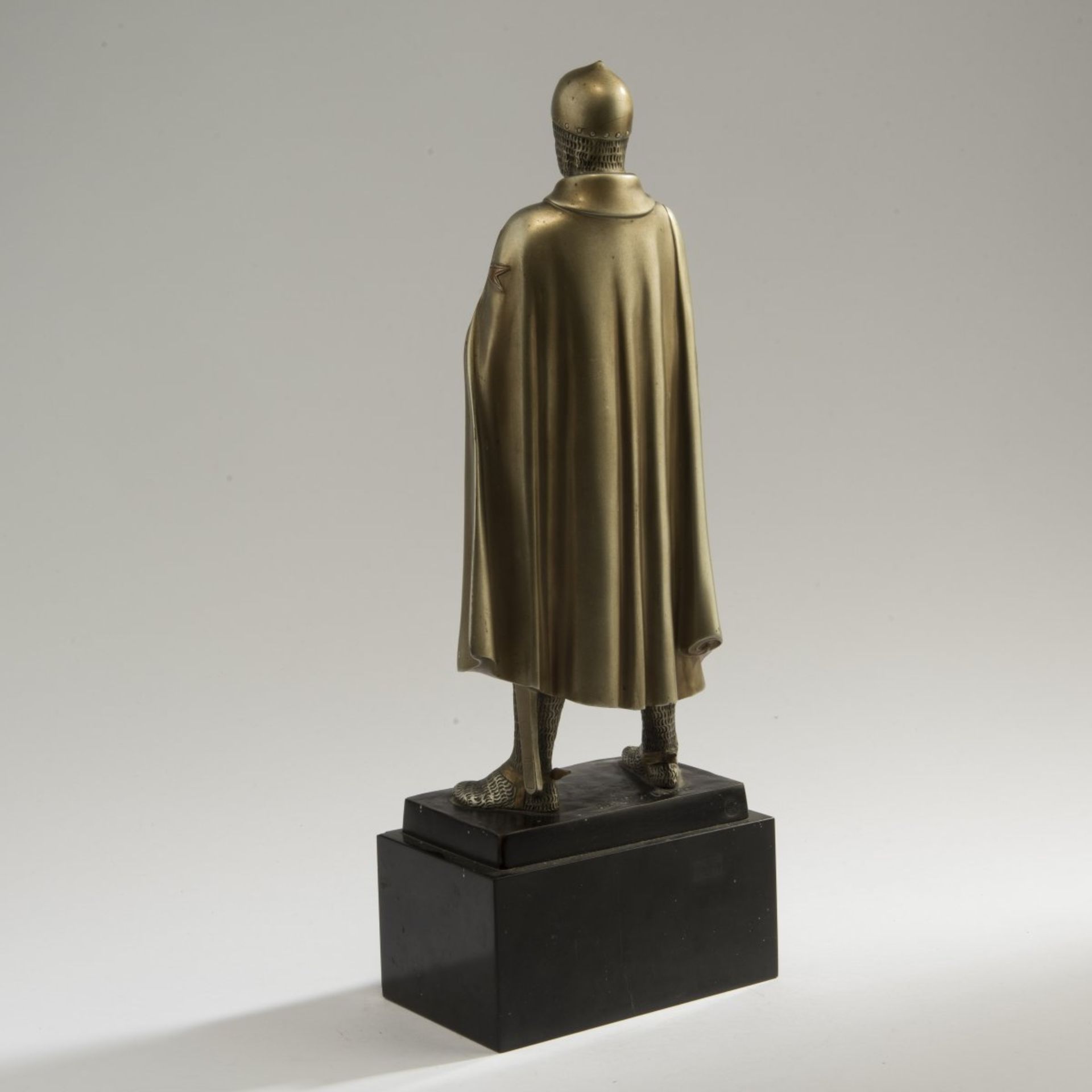 Richard W. Lange, 'Maltese Knight', c. 1920'Maltese Knight', c. 1920H. 44.5 cm. Cold-painted bronze, - Bild 4 aus 7