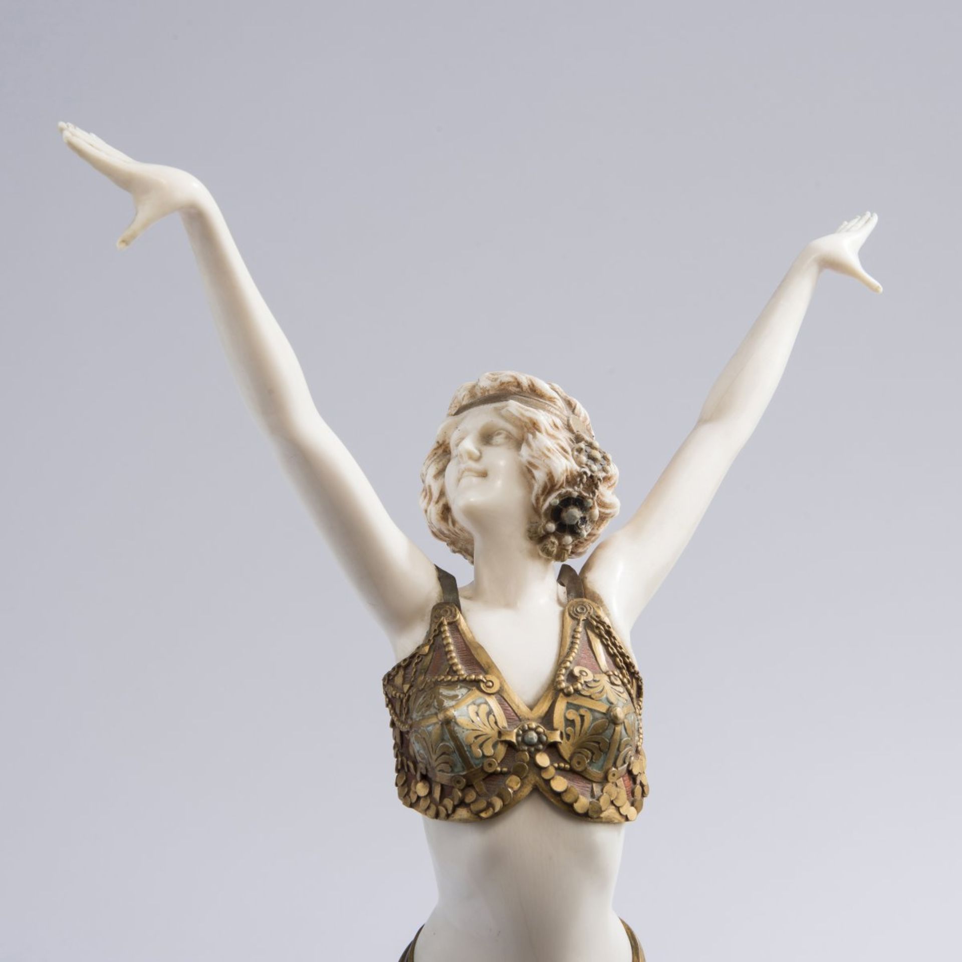 Paul Philippe, 'Radha', 1920s'Radha', 1920sH. 56.3 cm (with base). Cold-painted bronze, gilded. - Bild 2 aus 7