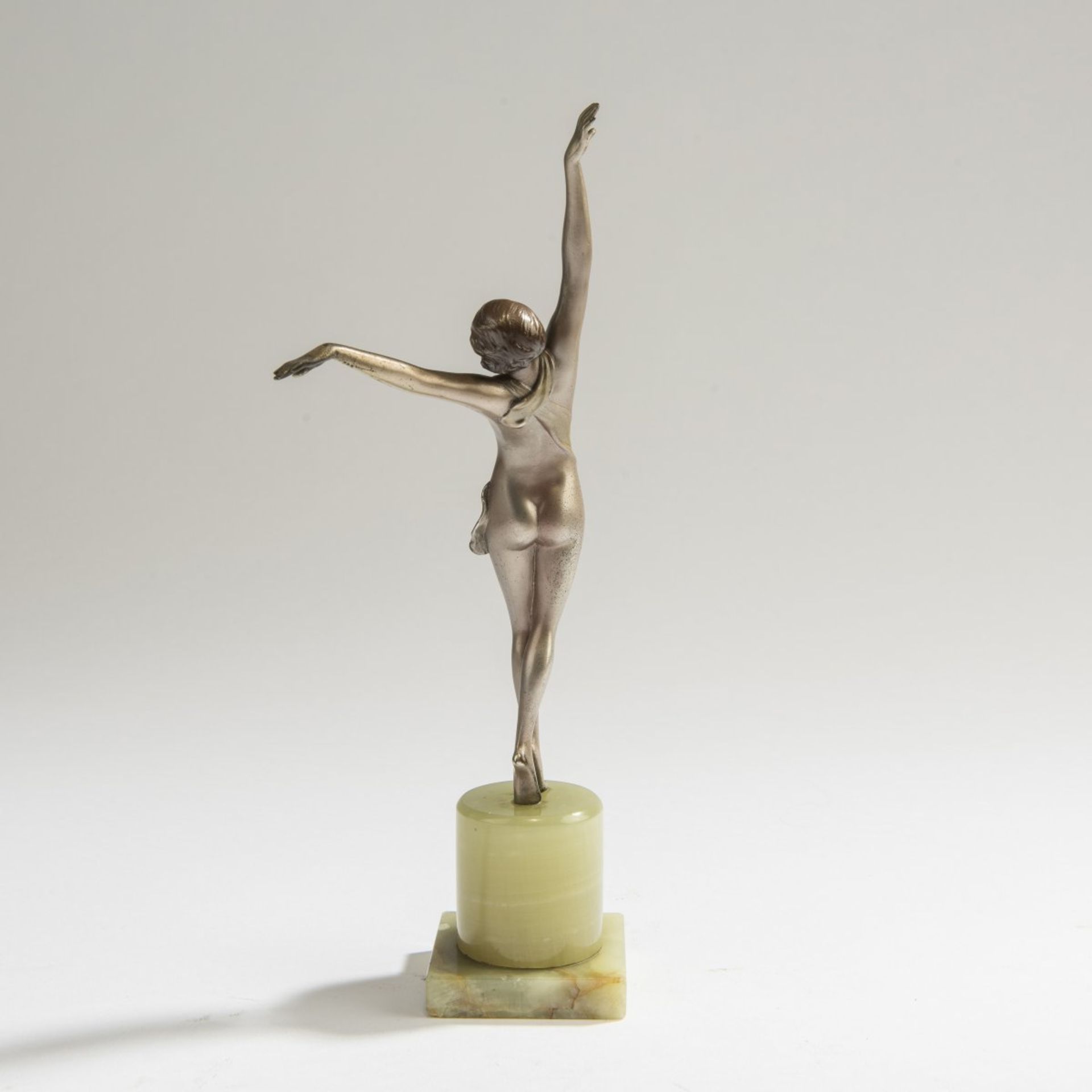 Austria, Dancer, 1920sDancer, 1920sH. 22.2 cm (with base). Cold-painted bronze. Unsign. Onyx base. - Bild 3 aus 5