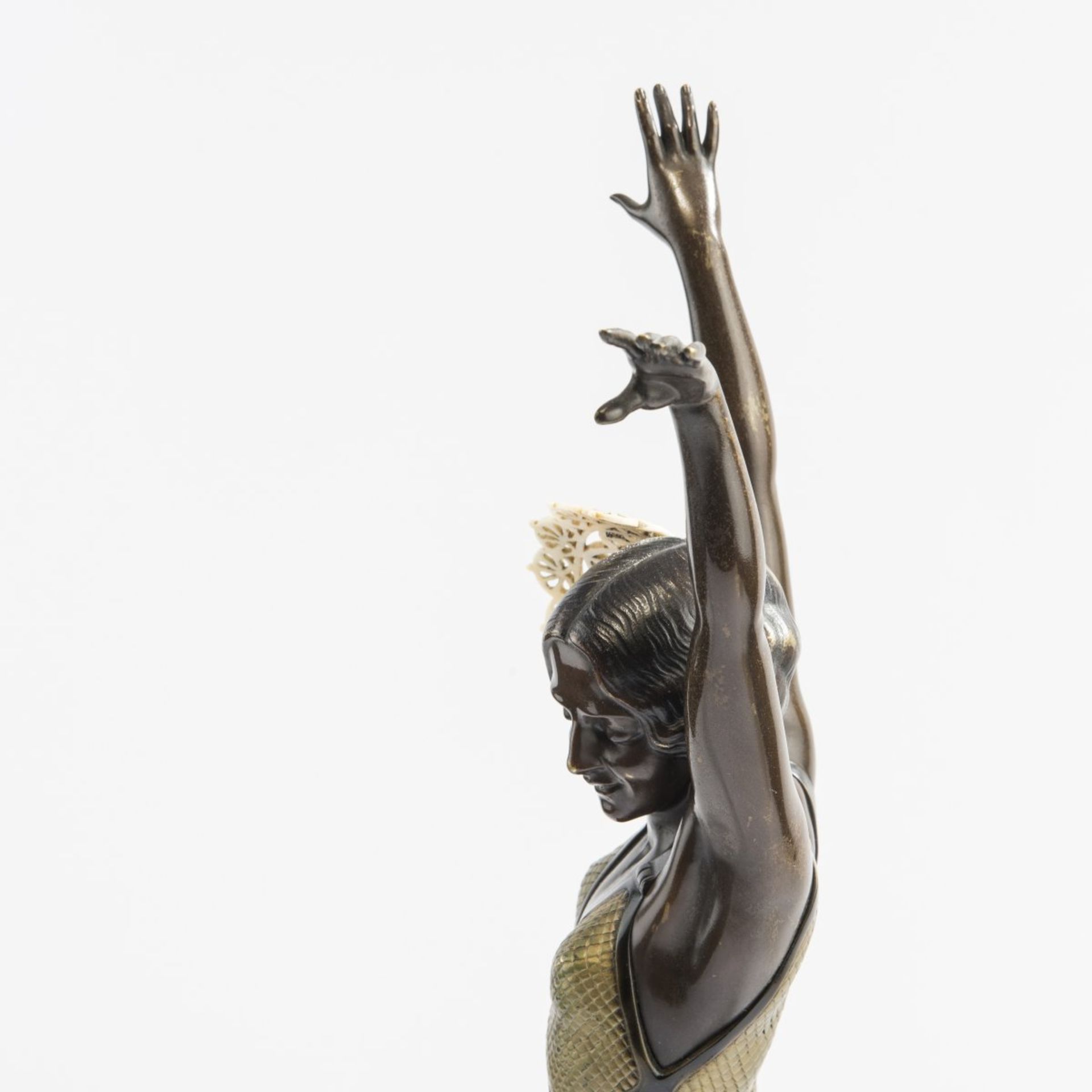 Otto Poertzel, 'Serpentina', c. 1925'Serpentina', c. 1925Dancer in pose with arms raised, in a - Bild 5 aus 7