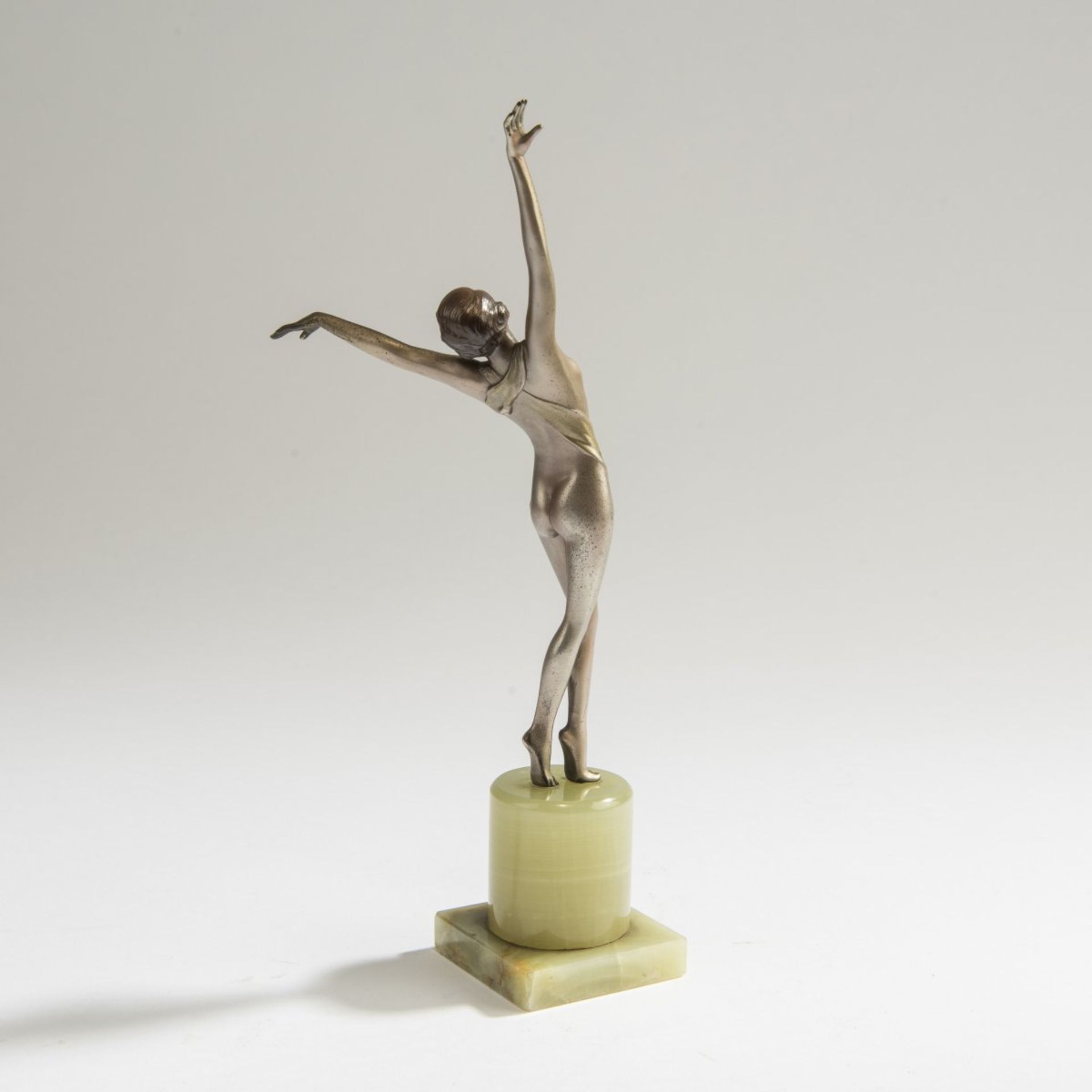 Austria, Dancer, 1920sDancer, 1920sH. 22.2 cm (with base). Cold-painted bronze. Unsign. Onyx base. - Bild 4 aus 5