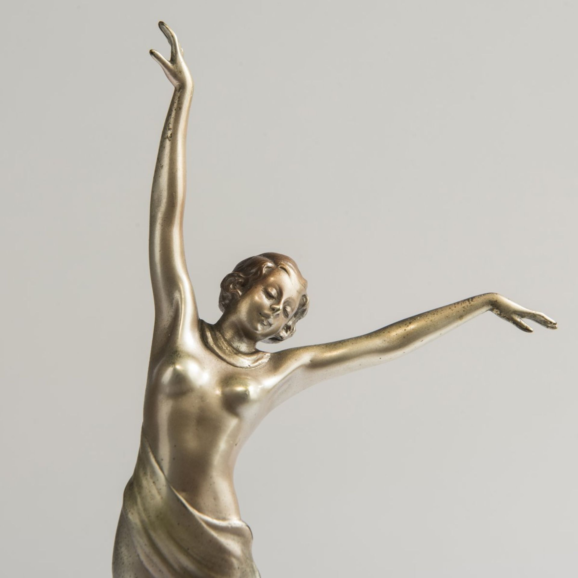 Austria, Dancer, 1920sDancer, 1920sH. 22.2 cm (with base). Cold-painted bronze. Unsign. Onyx base. - Bild 5 aus 5