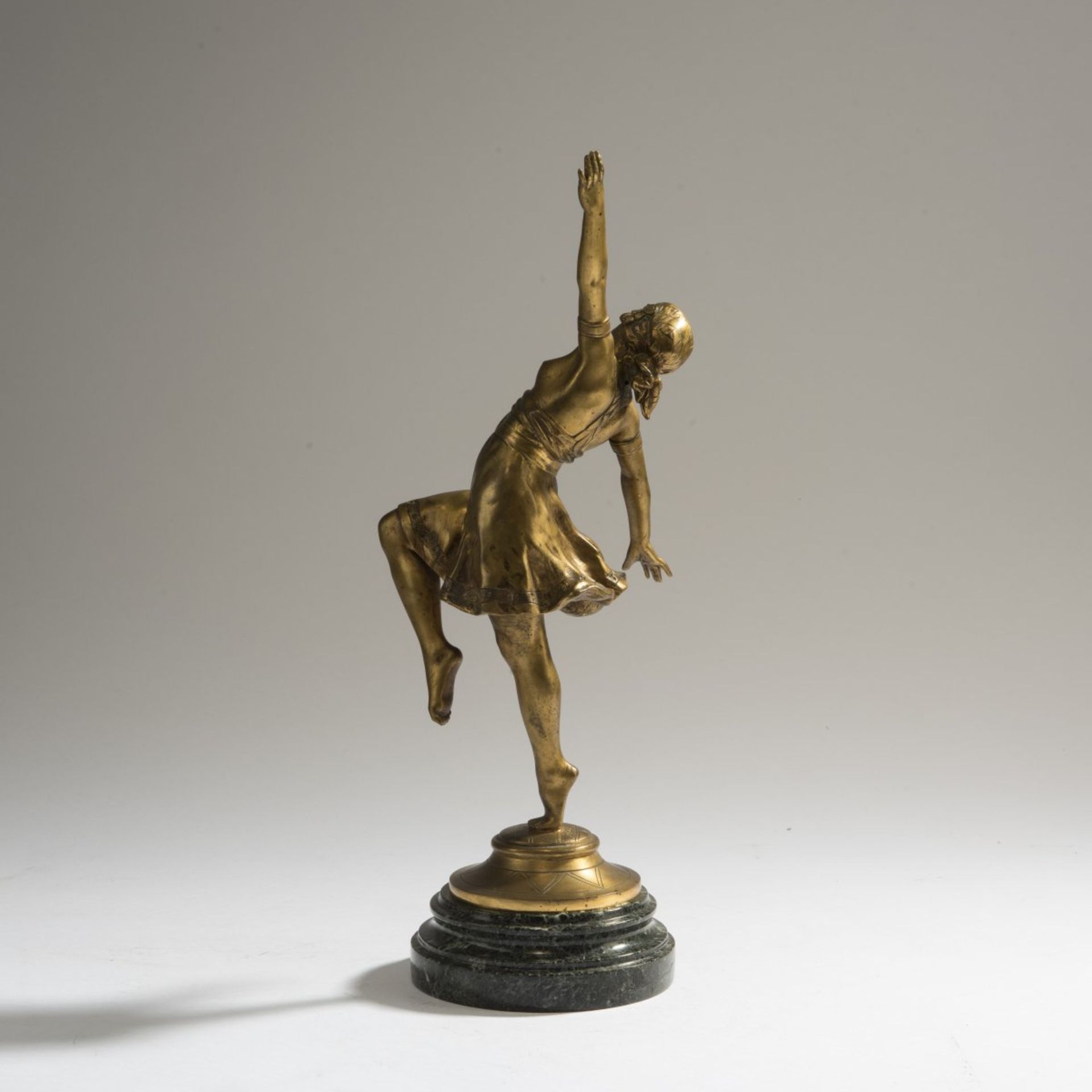 J. Garnier-Villain, Dancer, 1920sDancer, 1920sH. 37.3 cm (with base). Cold-painted bronze. Plinth - Bild 3 aus 5