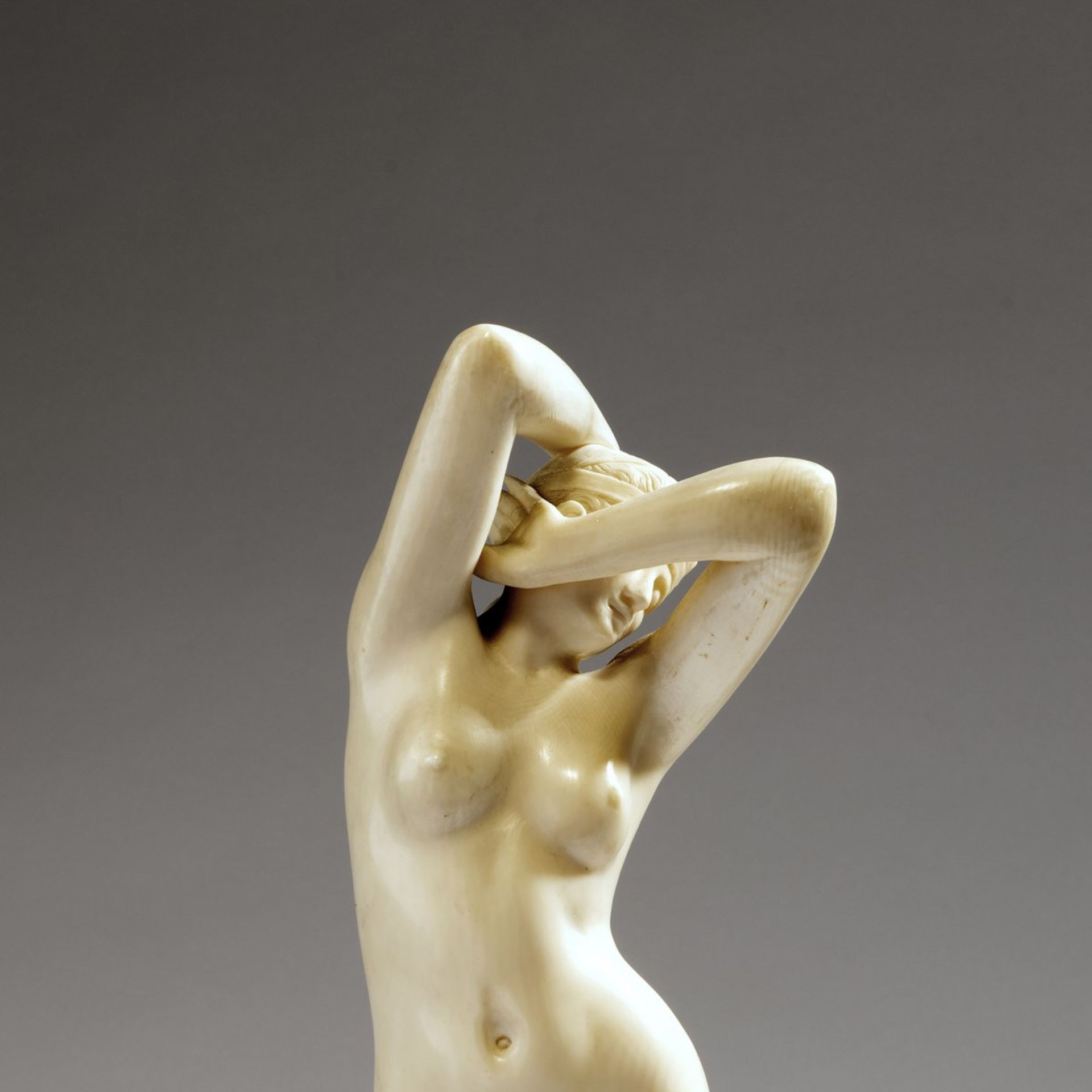 Clovis Delacour, 'Phryne', c. 1900'Phryne', c. 1900H. 36 cm (incl. base). Carved ivory. Plinth - Bild 6 aus 7