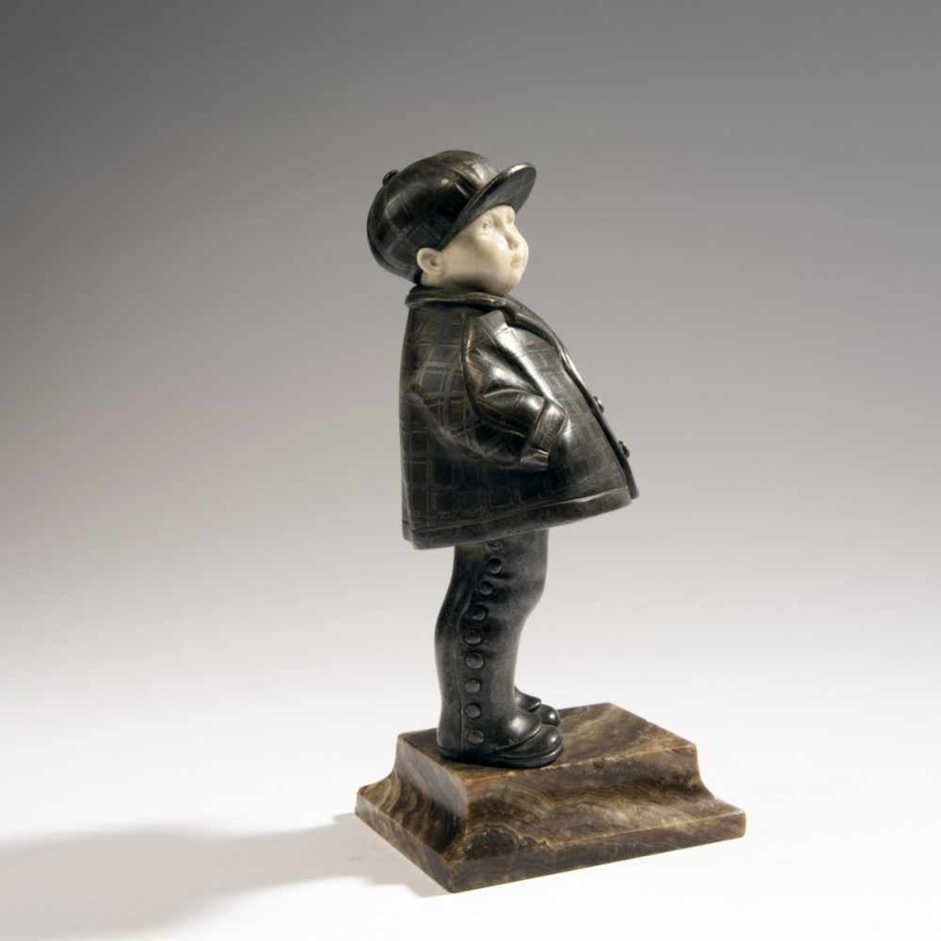 Alexander Kéléty, 'Freddy', c. 1925'Freddy', c. 1925H. 22 cm (incl. base). Cold-painted bronze, head - Bild 2 aus 5