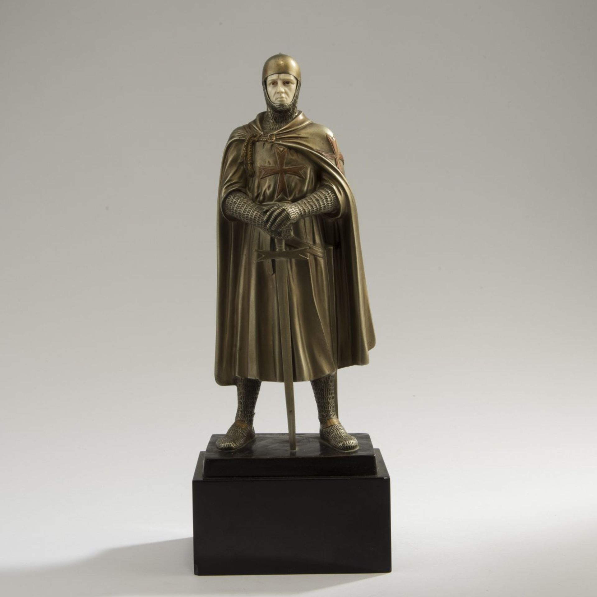 Richard W. Lange, 'Maltese Knight', c. 1920'Maltese Knight', c. 1920H. 44.5 cm. Cold-painted bronze, - Bild 2 aus 7