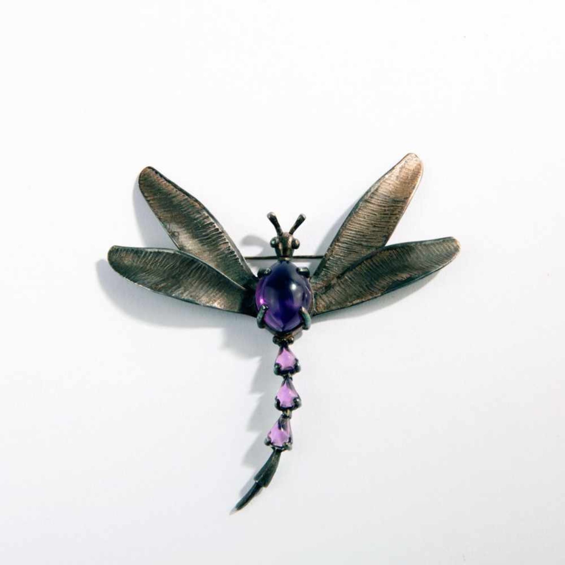 Hobé, USA, Dragonfly brooch, c. 1935Dragonfly brooch, c. 19359 x 9 cm. Silver, gemstones. Signed:
