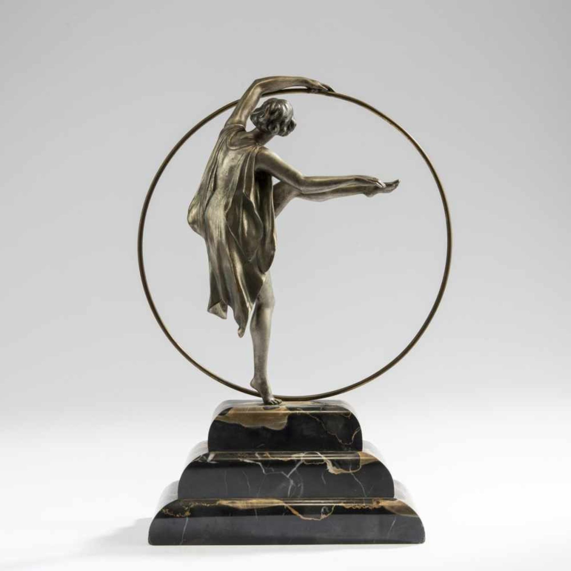 Armand Godard, 'Georgian Dancer', c. 1925'Georgian Dancer', c. 1925H. 43 cm (with base). Cold- - Bild 2 aus 5