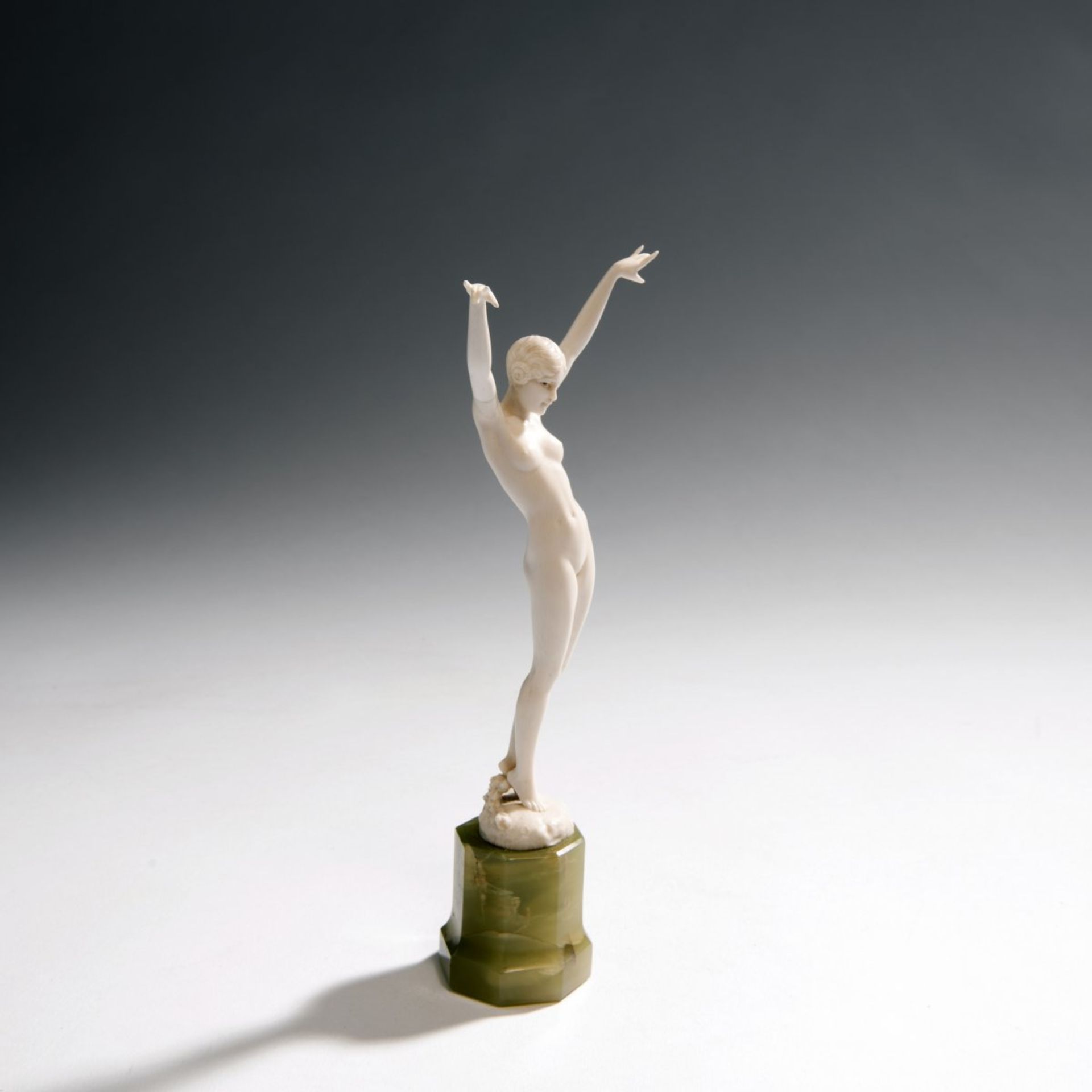 Ferdinand Preiss, 'Ecstacy', past 1913 'Youth', past 1913 H. 22.5 cm (incl. base). Carved ivory, - Bild 3 aus 6