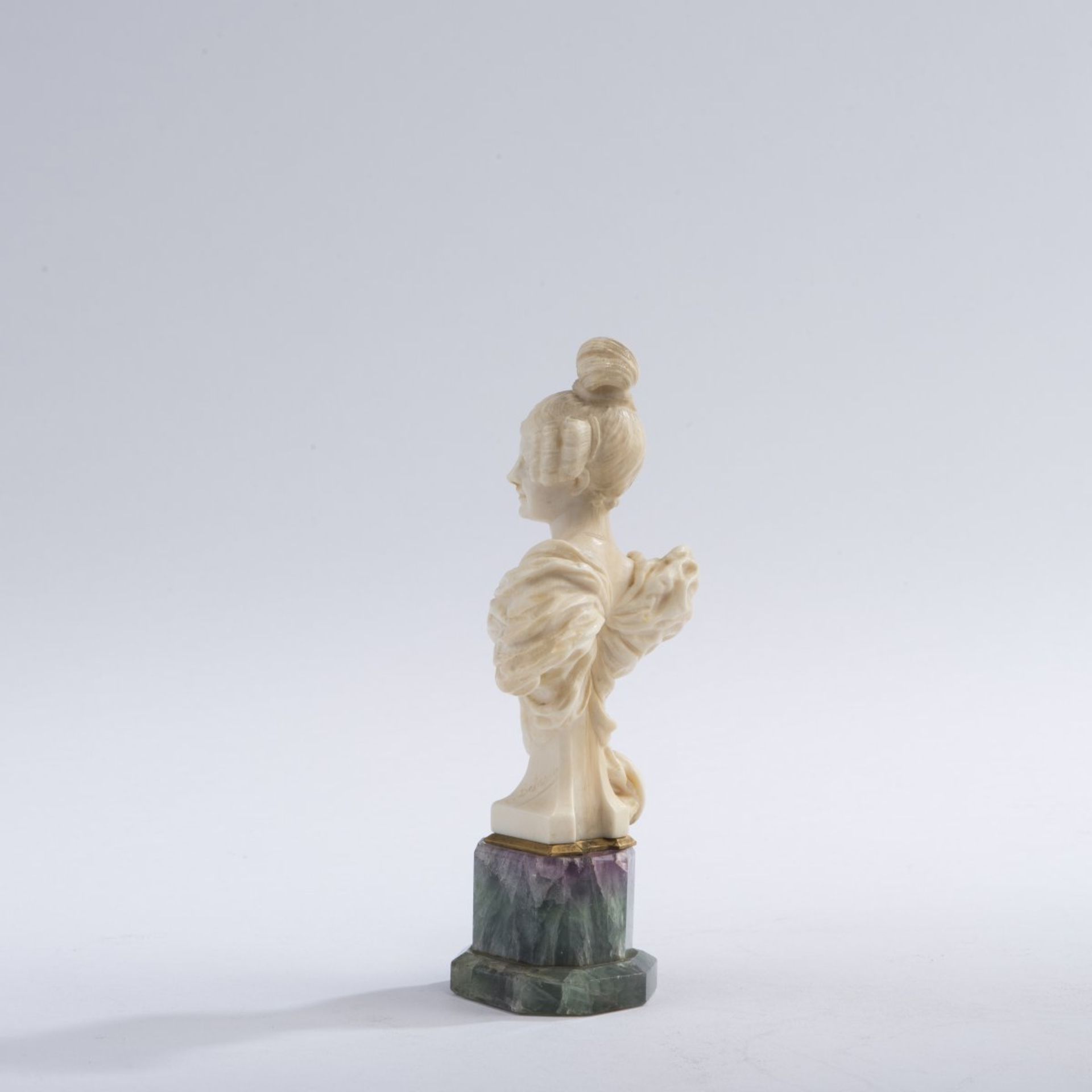 Clovis Delacour, Female bust, c. 1900Female bust, c. 1900H. 15.1 cm (with base). Carved ivory. - Bild 3 aus 5