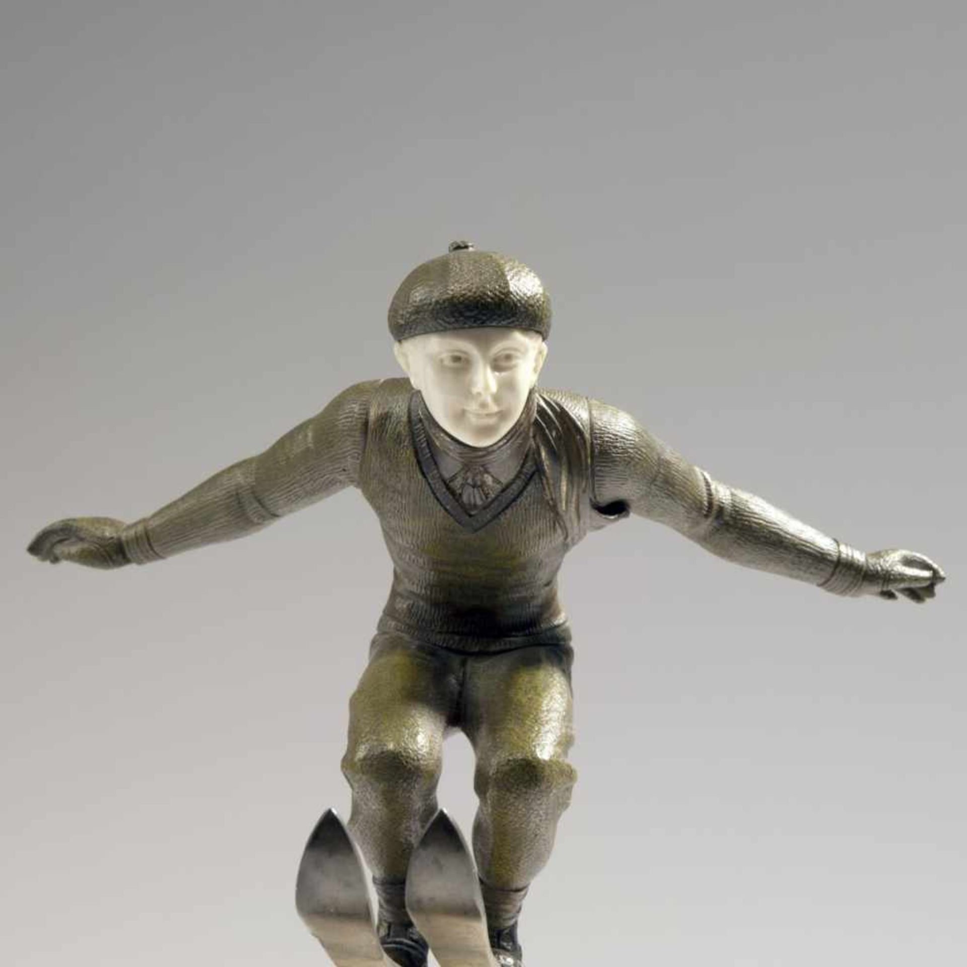 Jean Jacquemin, 'Skier', c. 1925'Skier', c. 1925H. 30.5 cm, 32.5 x 20.3 cm (incl. base). Cold- - Bild 6 aus 7