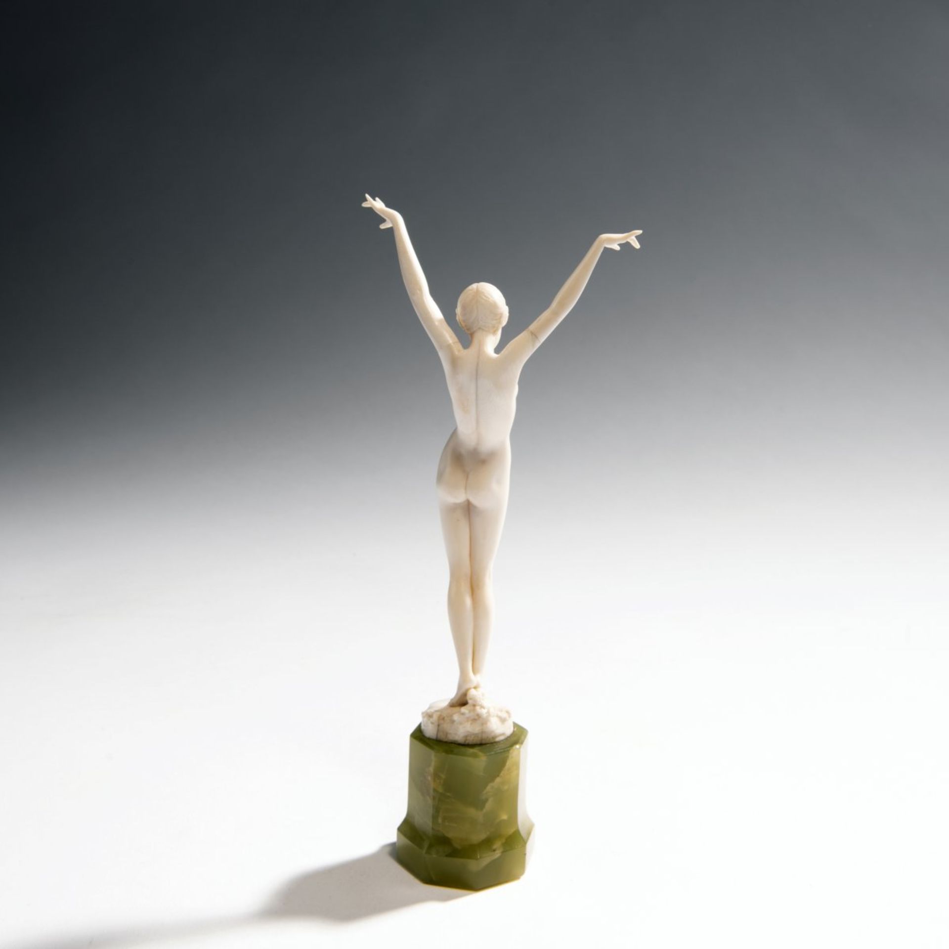 Ferdinand Preiss, 'Ecstacy', past 1913 'Youth', past 1913 H. 22.5 cm (incl. base). Carved ivory, - Bild 4 aus 6