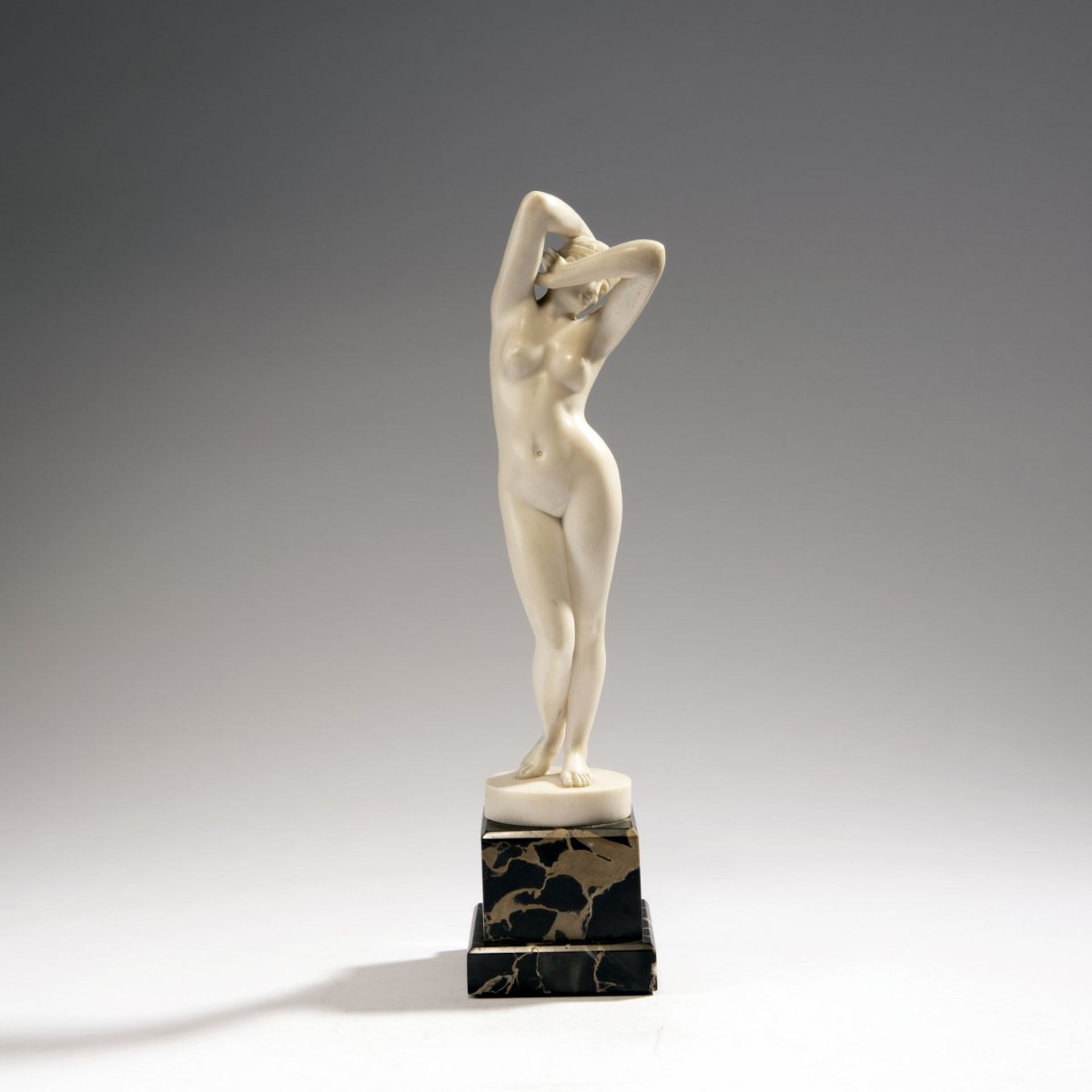 Clovis Delacour, 'Phryne', c. 1900'Phryne', c. 1900H. 36 cm (incl. base). Carved ivory. Plinth - Bild 2 aus 7