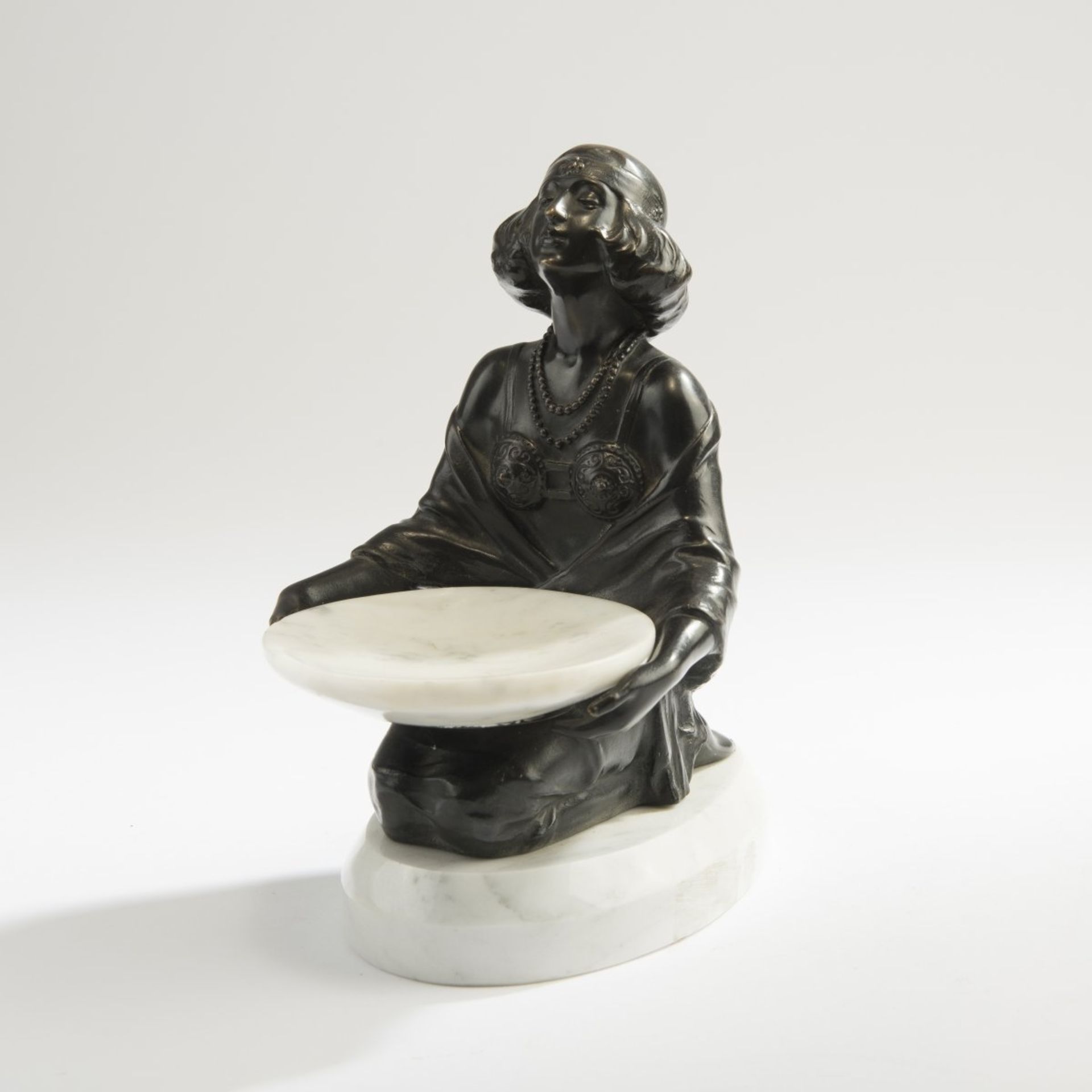 Josef Lorenzl, Woman presenting a cup, c. 1920Woman presenting a cup, c. 1920H. 22 cm (with base). - Bild 5 aus 7