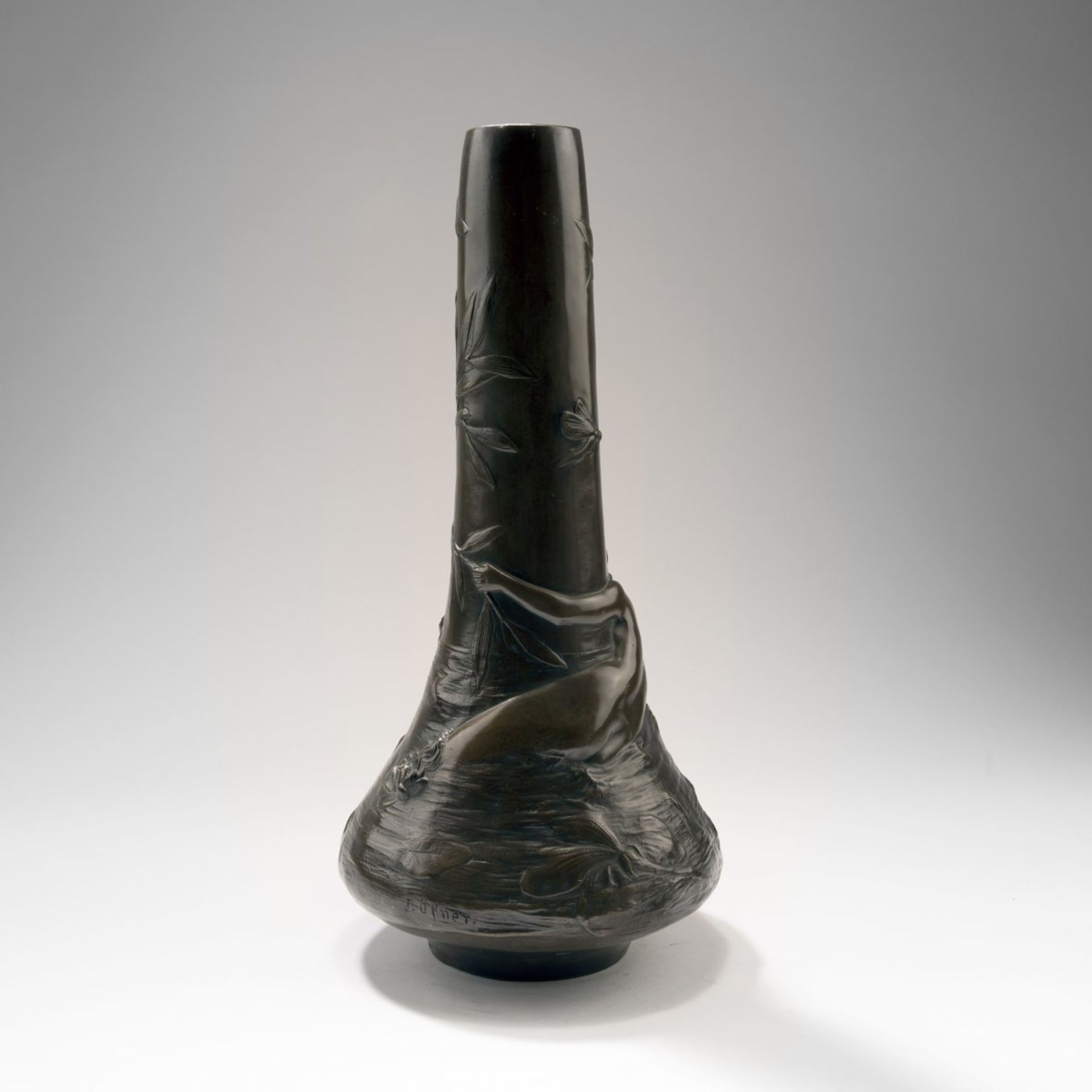 Josef Ofner, 'Mermaid' vase, c. 1900'Mermaid' vase, c. 1900H. 36 cm. Bronze, dark brown patina. - Bild 3 aus 3