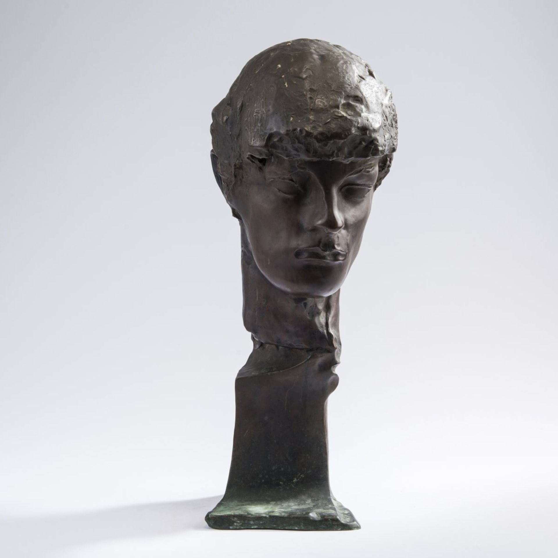 Augusto Perez, Male head, 1970sMale head, 1970sH. 50 cm. Bronze, dark patina. Signed: Perez ( - Bild 2 aus 6