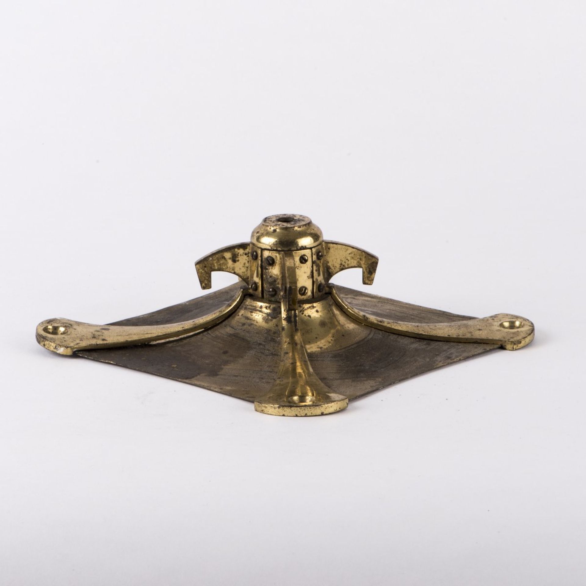 Henry van de Velde (attr.), Luster bracket, c. 1904Luster bracket, c. 1904H. 7 cm, 21 x 20.5 cm. - Bild 3 aus 3