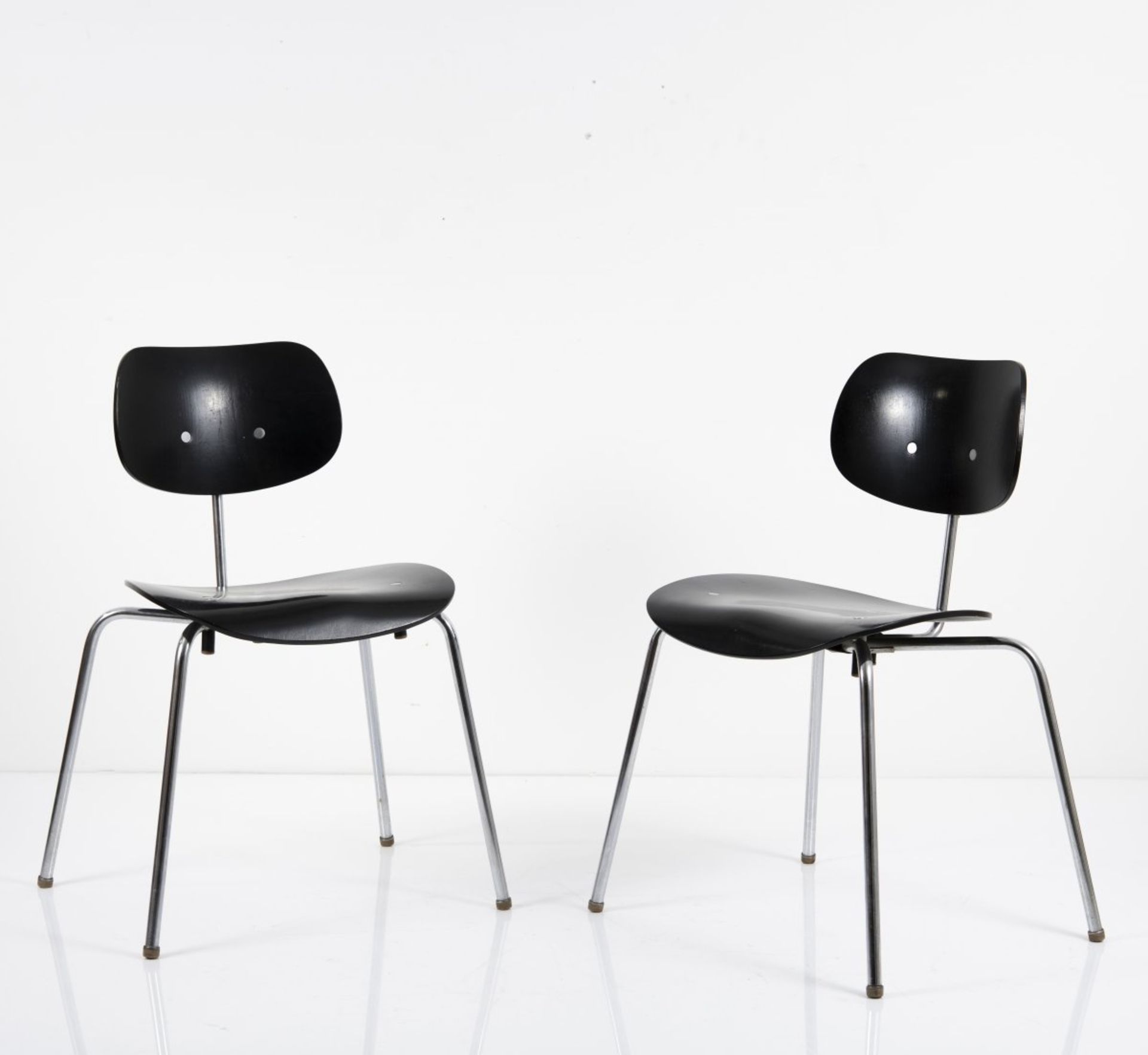 Egon Eiermann, Two chairs 'SE 68S', c 1956Two chairs 'SE 68S', c 1956H. 77.5 x 55 x 46.5 cm. Made by - Bild 4 aus 11
