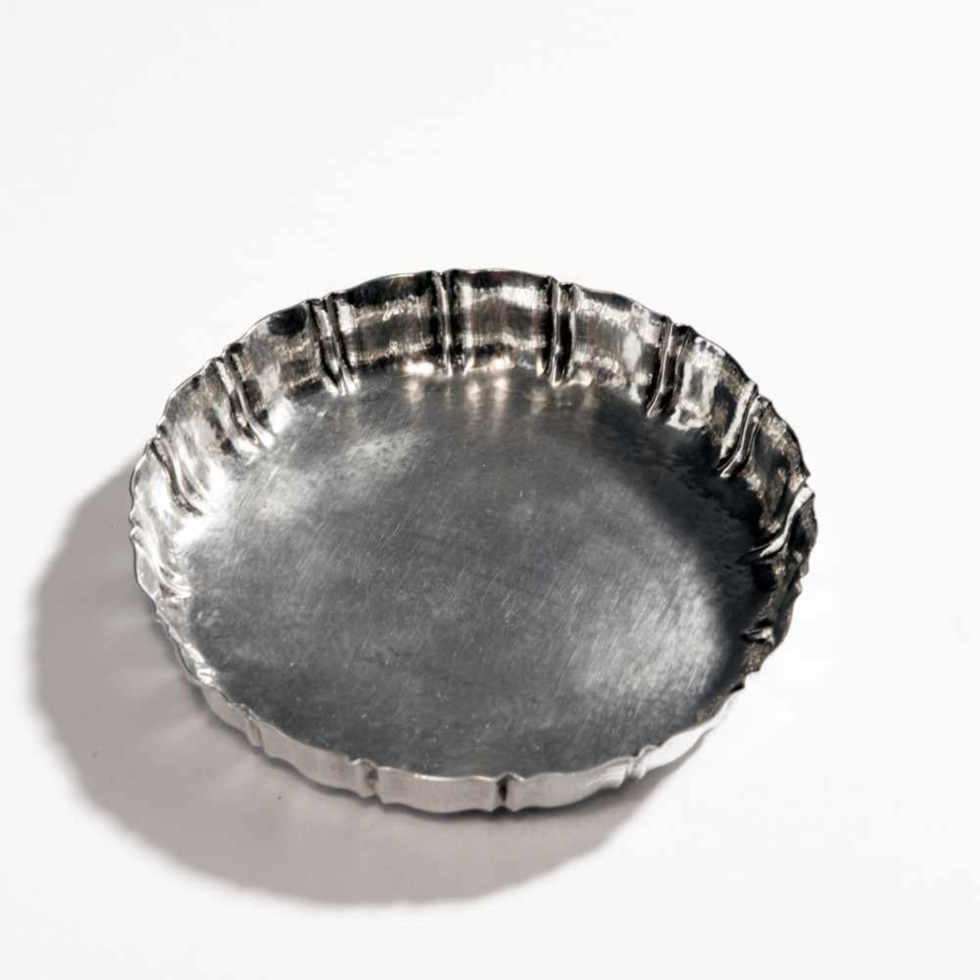 Josef Hoffmann, Small bowl, c. 1922Small bowl, c. 1922H. 2.8 cm, D. 14,7 cm. Made by Wiener - Bild 2 aus 3