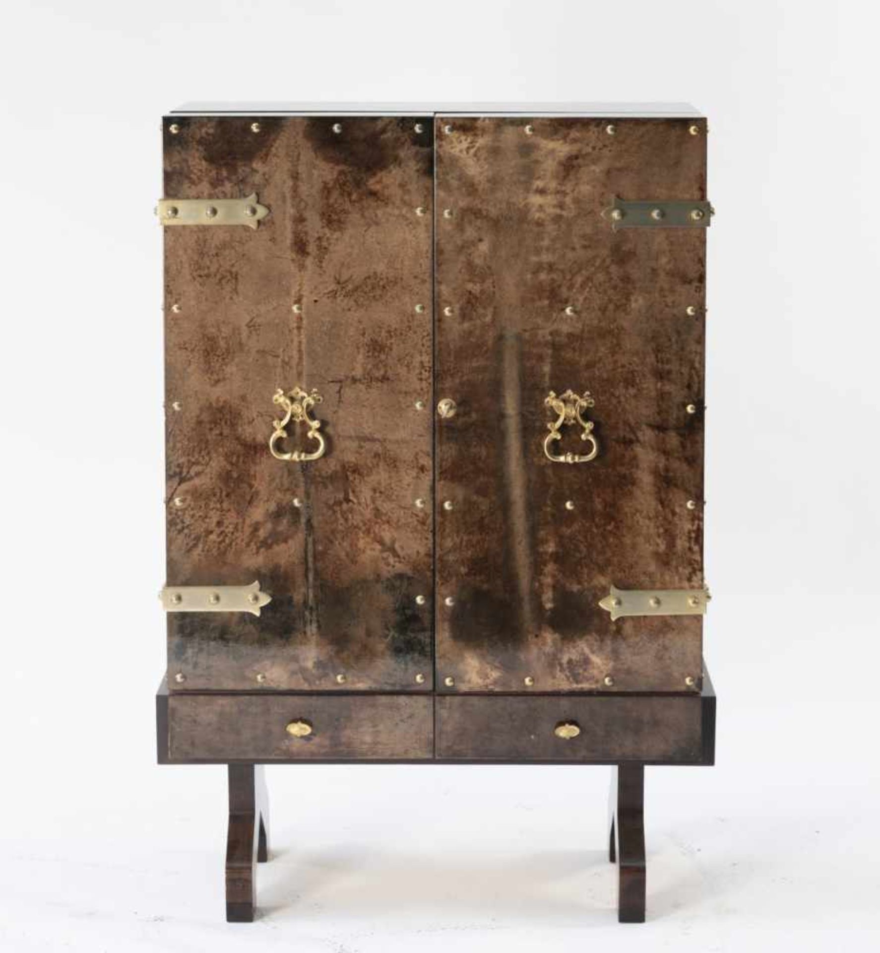 Aldo Tura, Bar cabinet 1960sBar cabinet 1960sH. 130.5 x 86.5 x 42.5 cm. Made by Tura, Milan. Wood, - Bild 2 aus 5