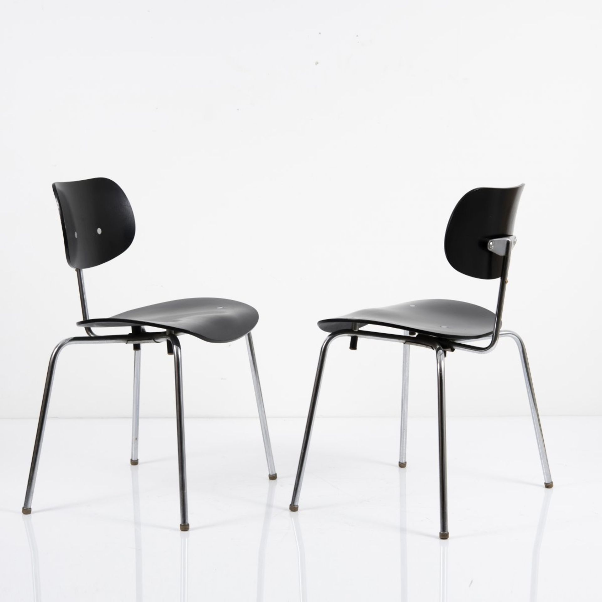 Egon Eiermann, Two chairs 'SE 68S', c 1956Two chairs 'SE 68S', c 1956H. 77.5 x 55 x 46.5 cm. Made by - Bild 7 aus 11
