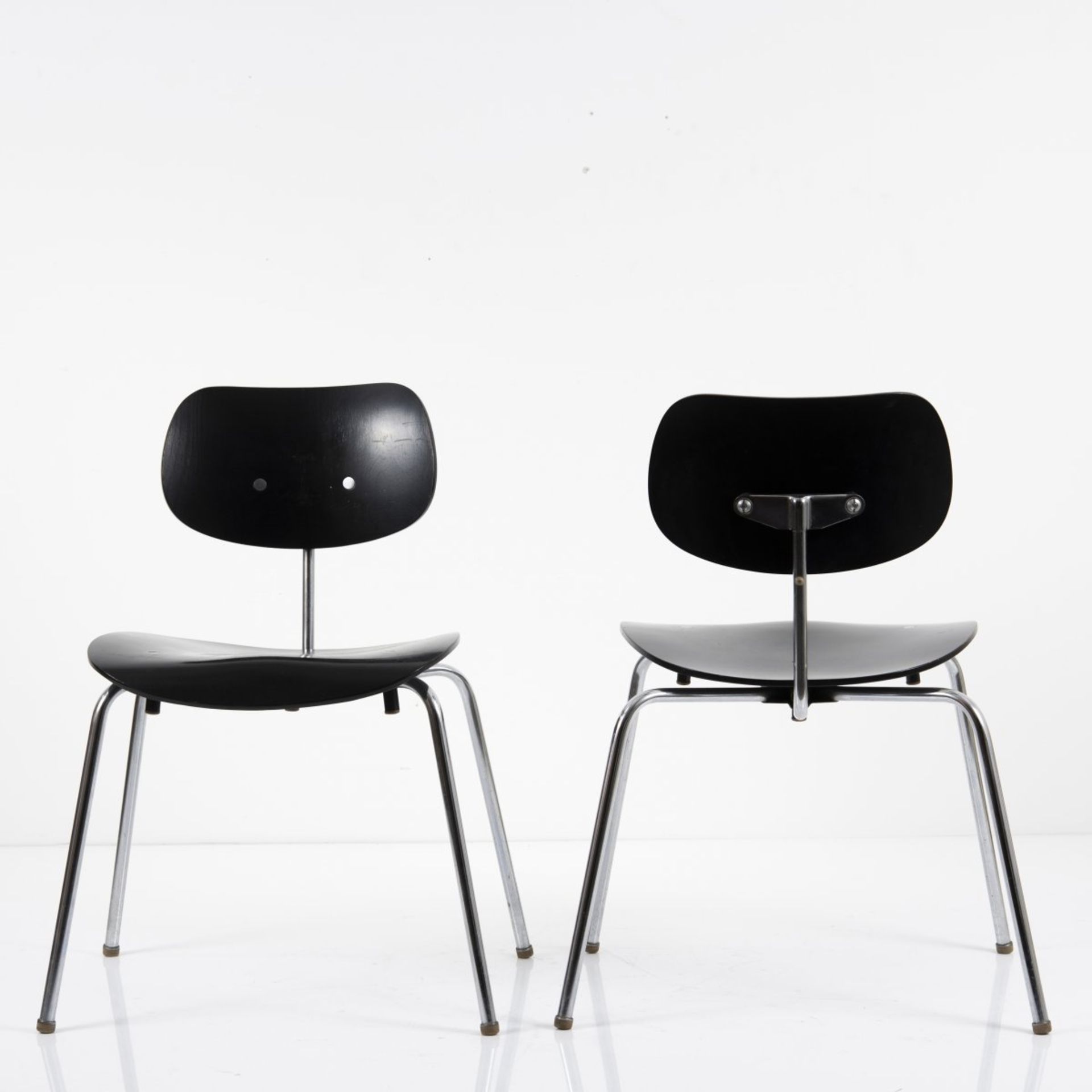 Egon Eiermann, Two chairs 'SE 68S', c 1956Two chairs 'SE 68S', c 1956H. 77.5 x 55 x 46.5 cm. Made by - Bild 9 aus 11