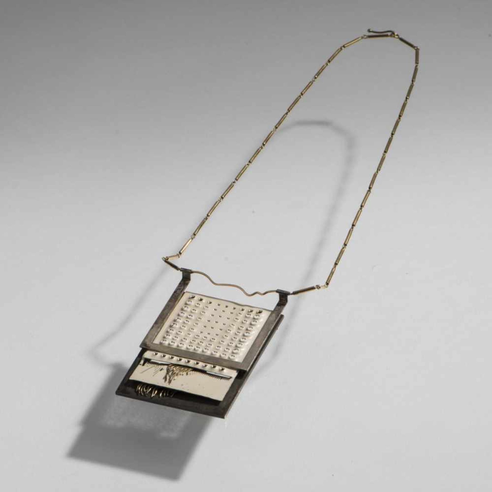 Jens-Rüdiger Lorenzen, Necklace, c. 1974Necklace, c. 1974Silver, painted white, gold, steel. 55 - Bild 3 aus 3