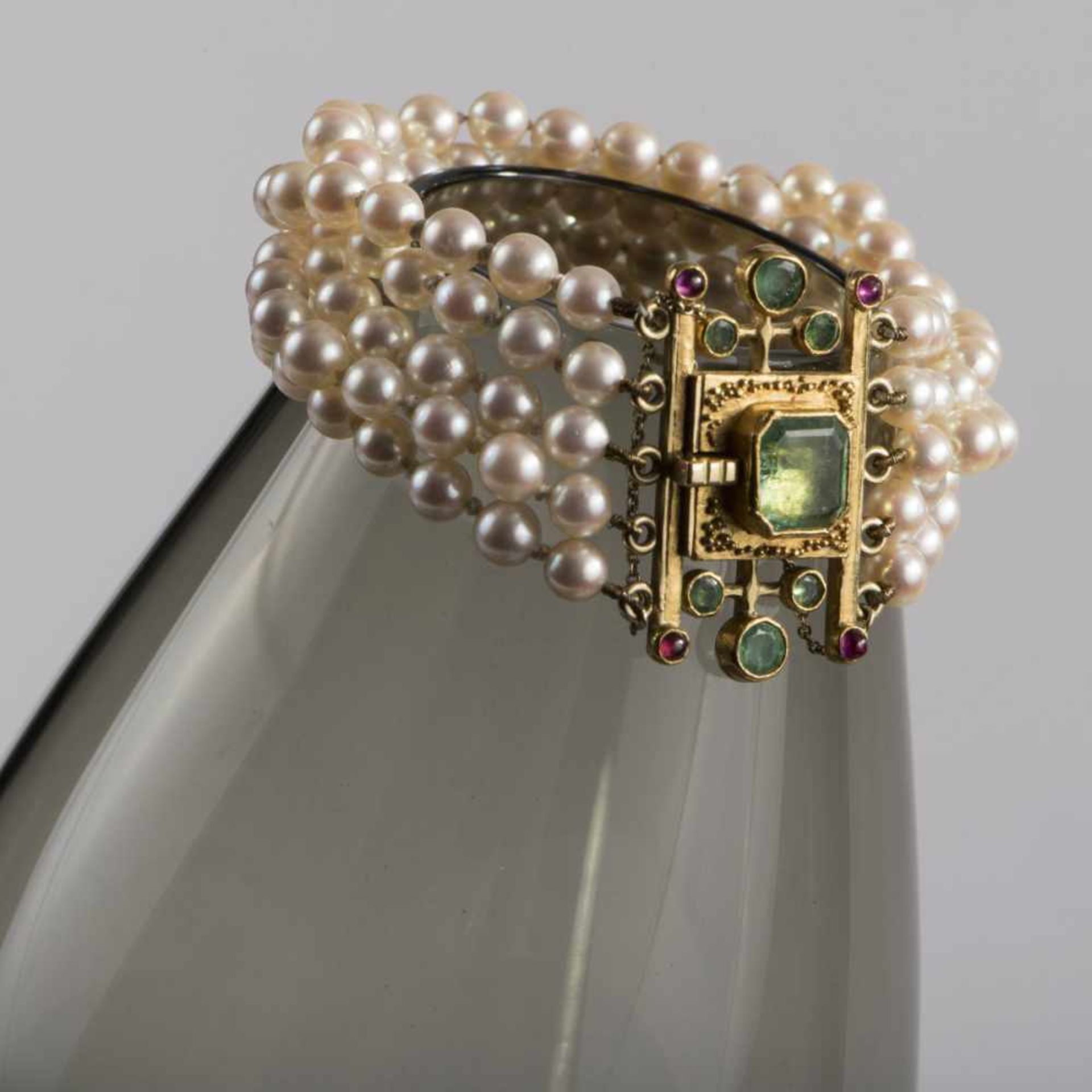 Hermann Jünger, Clasp with pearl bracelet, 1968Clasp with pearl bracelet, 1968Yellow gold, rubies, - Bild 2 aus 3