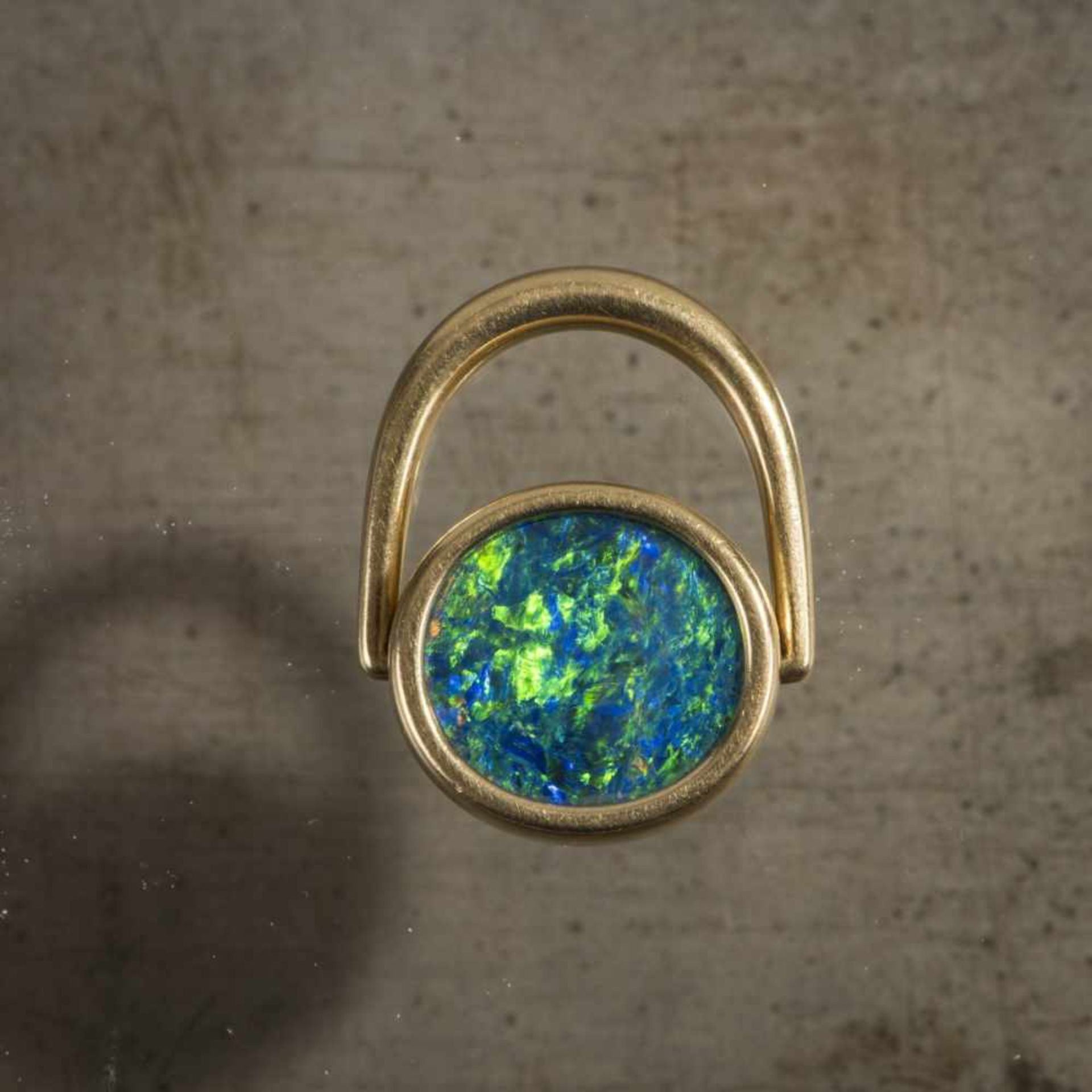 Gudrun Laves, RingRing18ct yellow gold, opal. 14 gram. Inner circumference 53 mm. Signed: 750 ( - Bild 2 aus 2