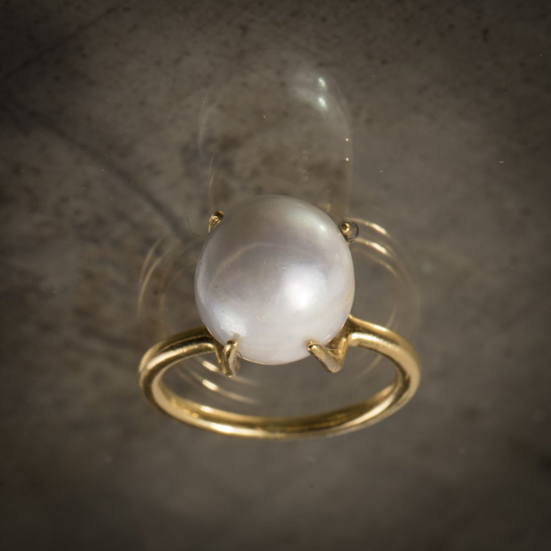 Hermann Jünger, Ring with Pearl, 1970sRing with Pearl, 1970sYellow gold, pearl. 6 grams. Inner - Bild 2 aus 3