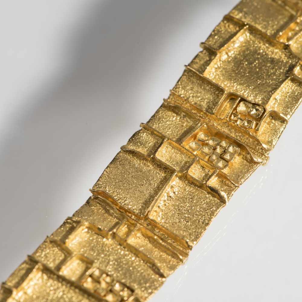 Klaus Ullrich, Bracelet, 1960s Bracelet, 1960s 21.6ct yellow gold. 53 grams. L. 17.5 cm.Signed: 900, - Image 2 of 6