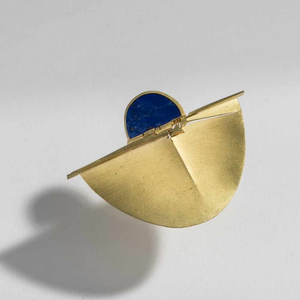 Othmar Zschaler, Pendant, c. 1970Pendant, c. 197018ct yellow gold, lapis lazuli. 23 grams. 4.6 x 6.4 - Image 2 of 4