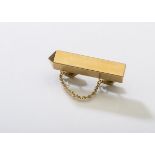 Friedrich Becker, BroochBrooch18ct yellow gold, 9 gram. L. 3.3 cm. Signed: 750, artist's signet (